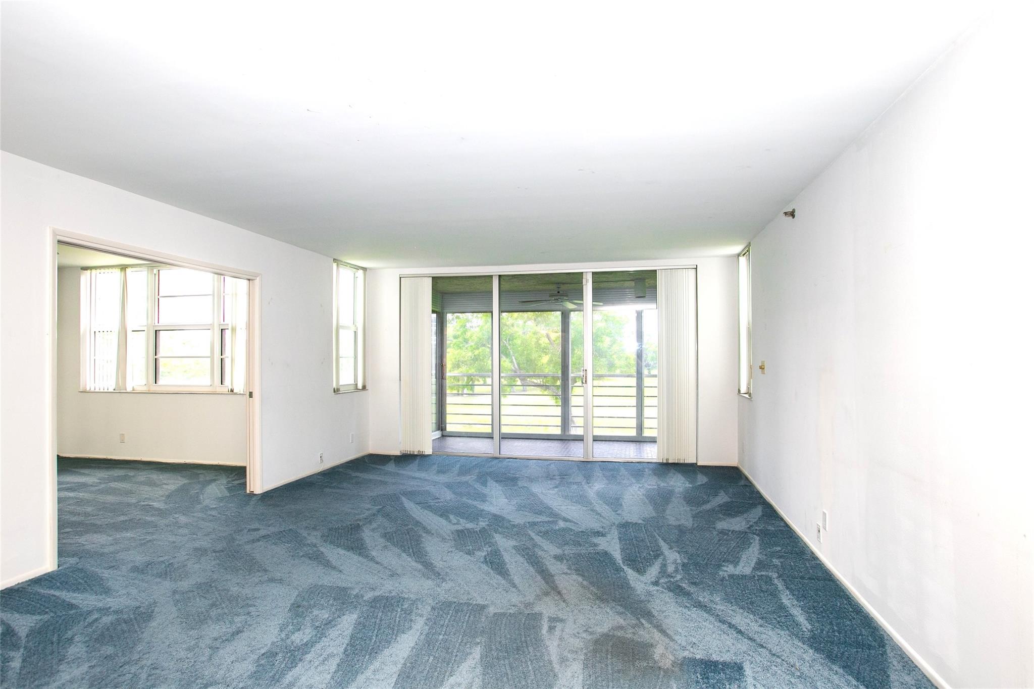 4015 W Palm Aire Dr 306