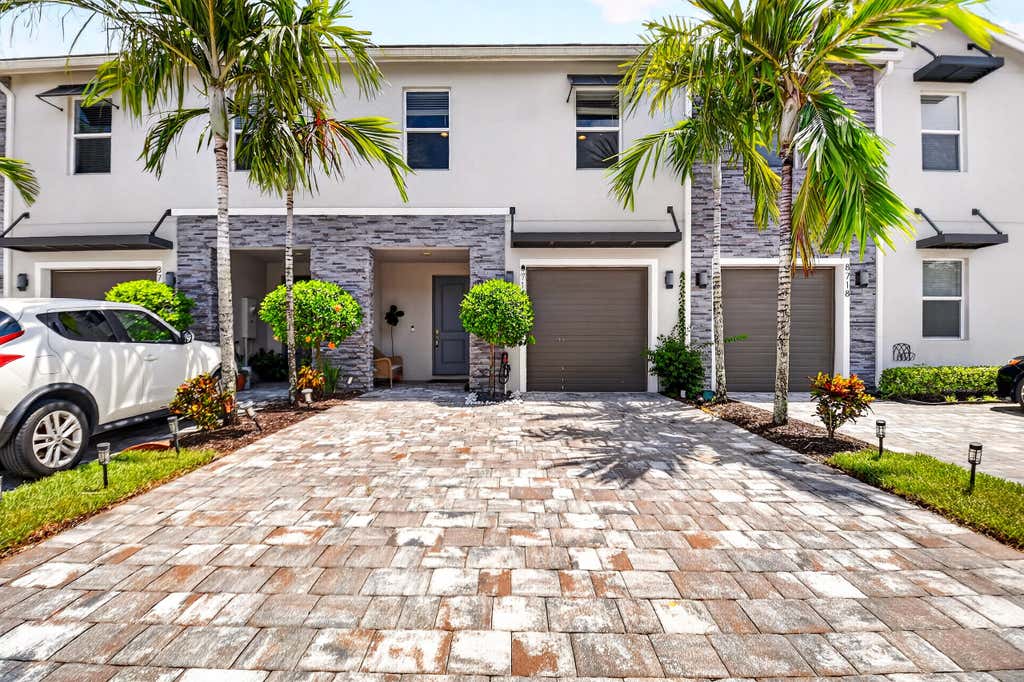 Photo of 8714 VIA MAR ROSSO, Lake Worth, FL 33467 (MLS # B26062944)