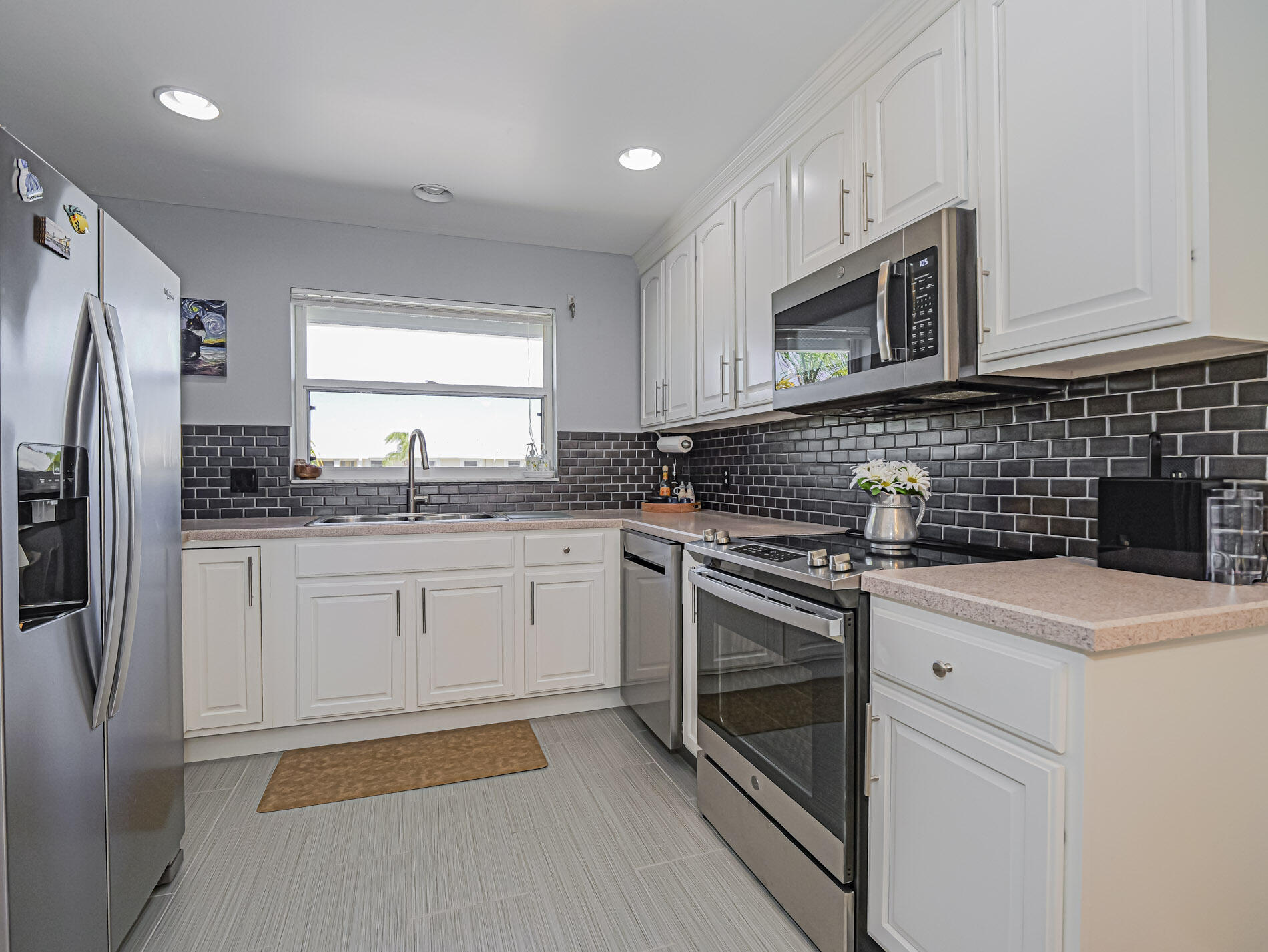 GROVE ISLE EAST CONDOMINIUM - Residential