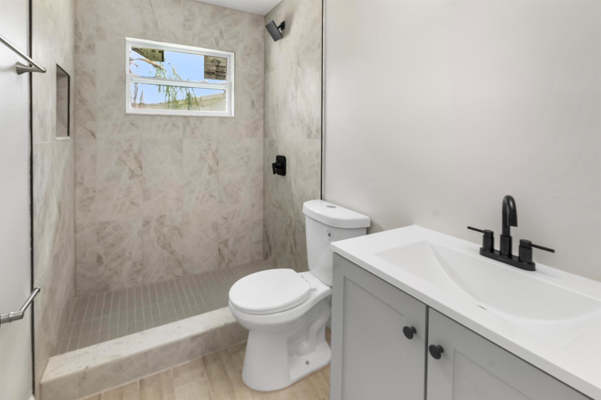 Incredible rental opportunity! Spacious 3 bedroom, 2 bathroom home fully refurbished with brand-new appliances and modern finishes, featuring an extra-large patio perfect for parking boats, hosting barbecues, or enjoying outdoor gatherings. All at a great price and move-in ready today.