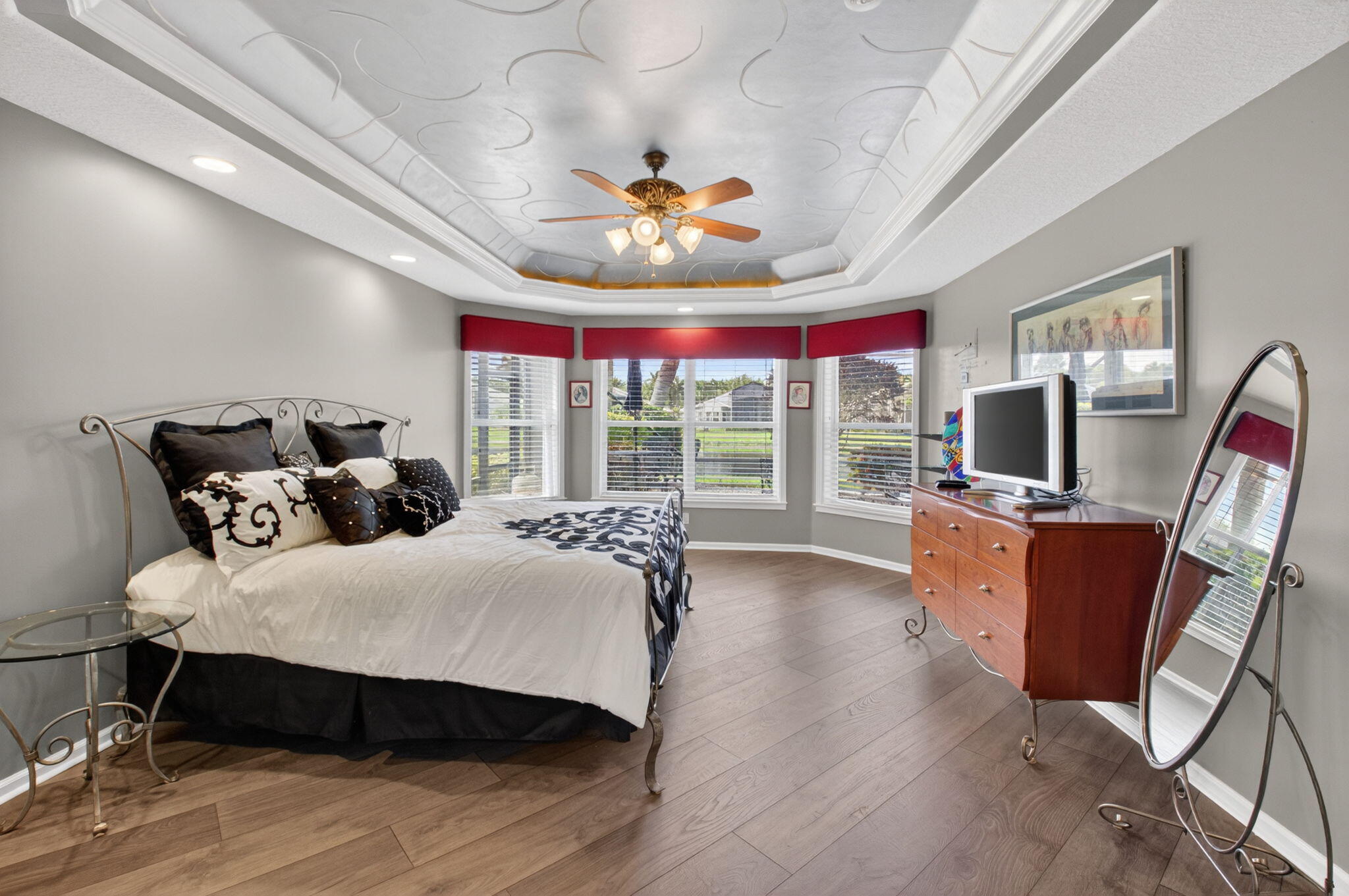 VALENCIA SHORES - Residential