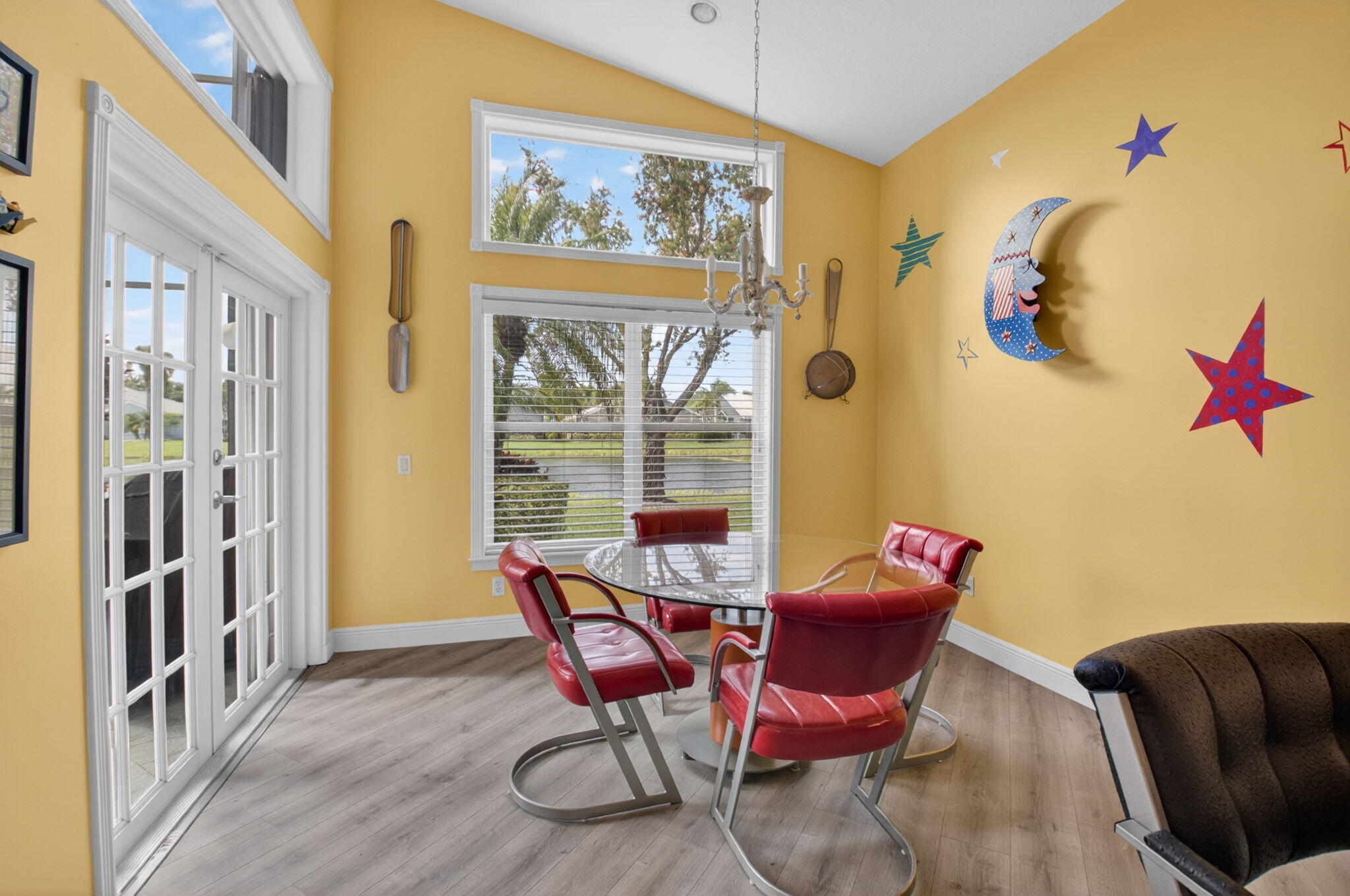 VALENCIA SHORES - Residential