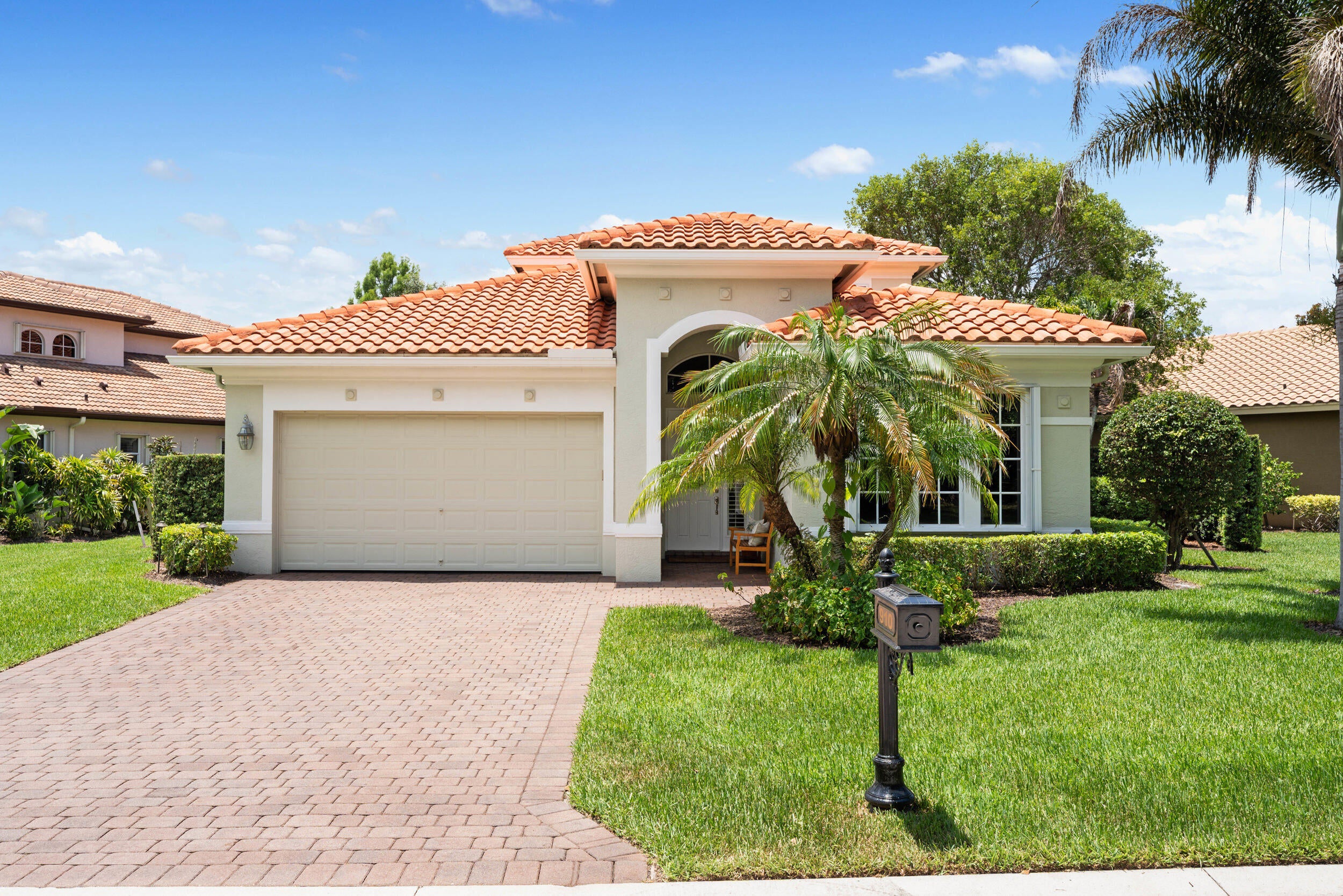 910 SW Palm Cove Drive
