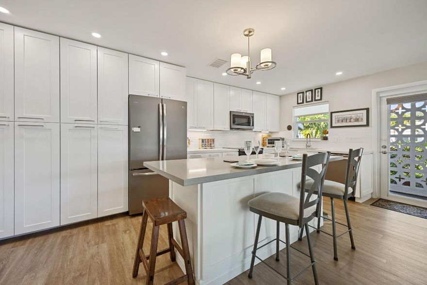 Stunning reminaged villa style condo in High Point West Section 2! Enjoy this fully remodeled residence w/ a beautifully updated kitchen that offers maple wood cabinets w/white shaker style finish, quartz countertops, subway tile backsplash, slate GE Profile appliances plus an island & pantry with so much storage! Florida room has been leveled w/ main living area & vented for AC. Both bathrooms have been completely remodeled w/ spa-like showers, sleek vanities & updated toilets. All lighting throughout the unit is on dimmers. Closet doors in guest bedroom have been updated/replaced. Smooth ceiling finish throughout. Newer light fixtures & fans. HVAC 2020, HWH 2016 and Updated Electrical panel! This villa is ready for the new owners to enjoy this turnkey unit!