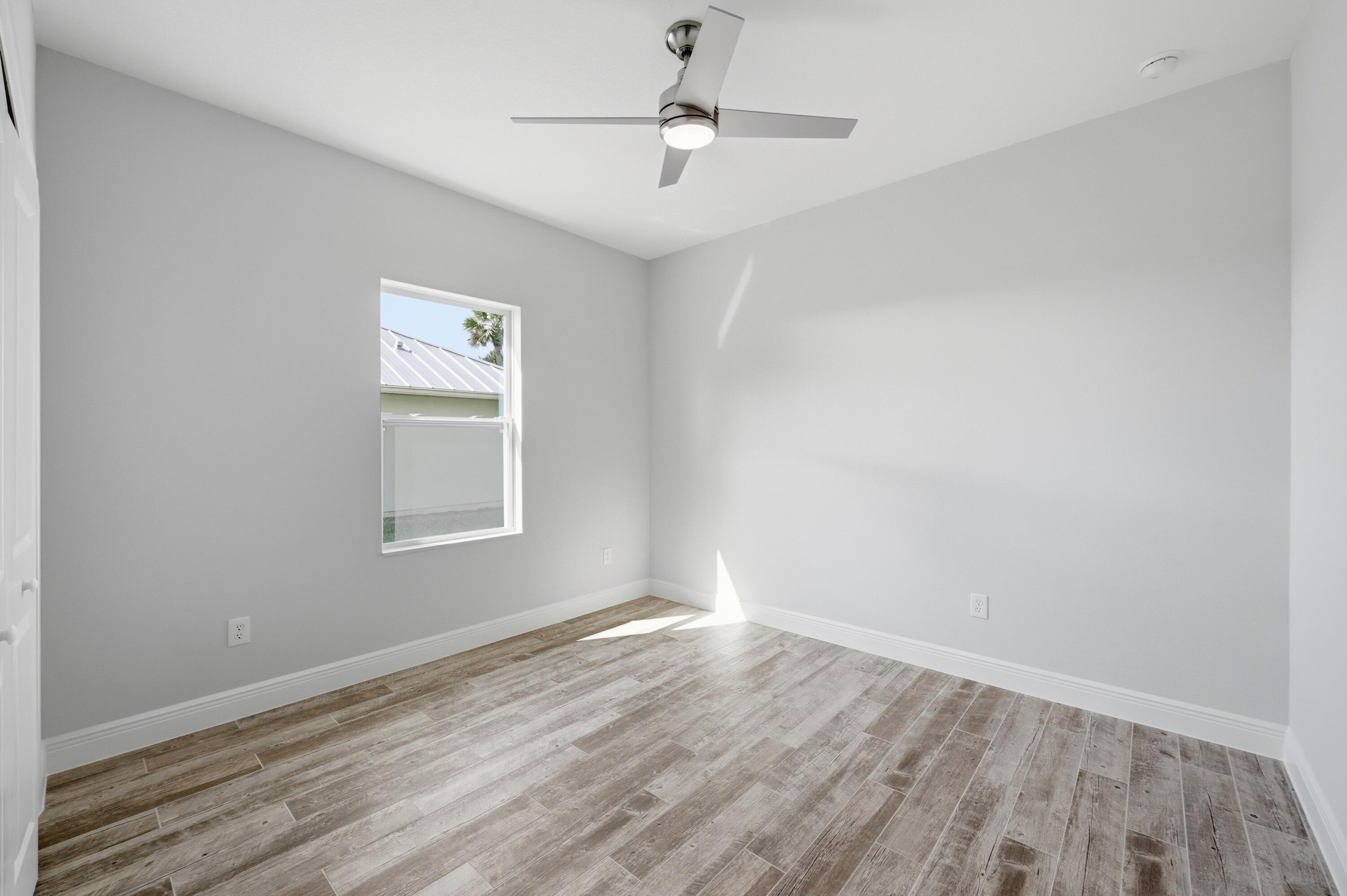 VERO LAKE ESTATES UNIT 5G - Residential