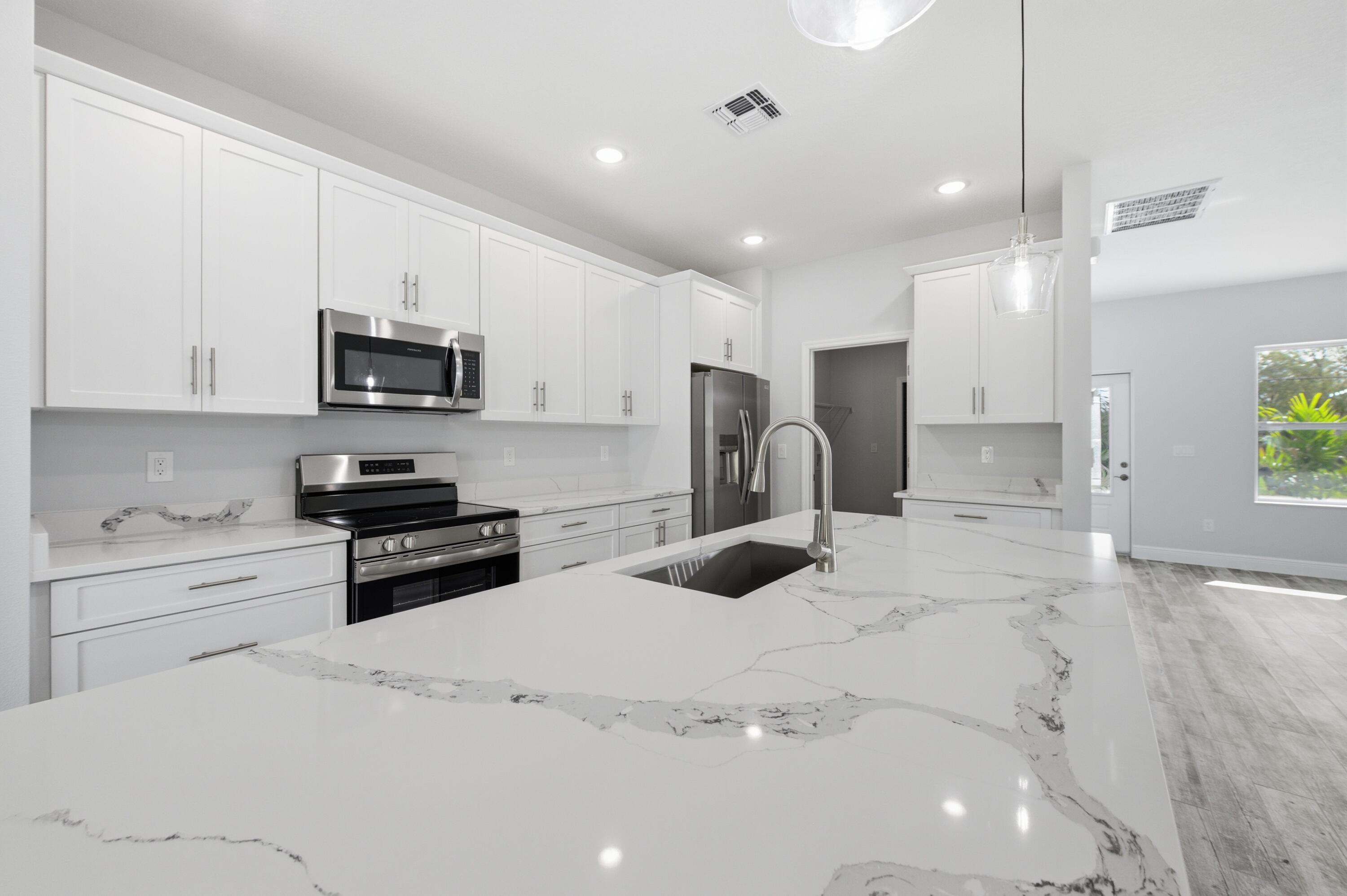 VERO LAKE ESTATES UNIT 5G - Residential