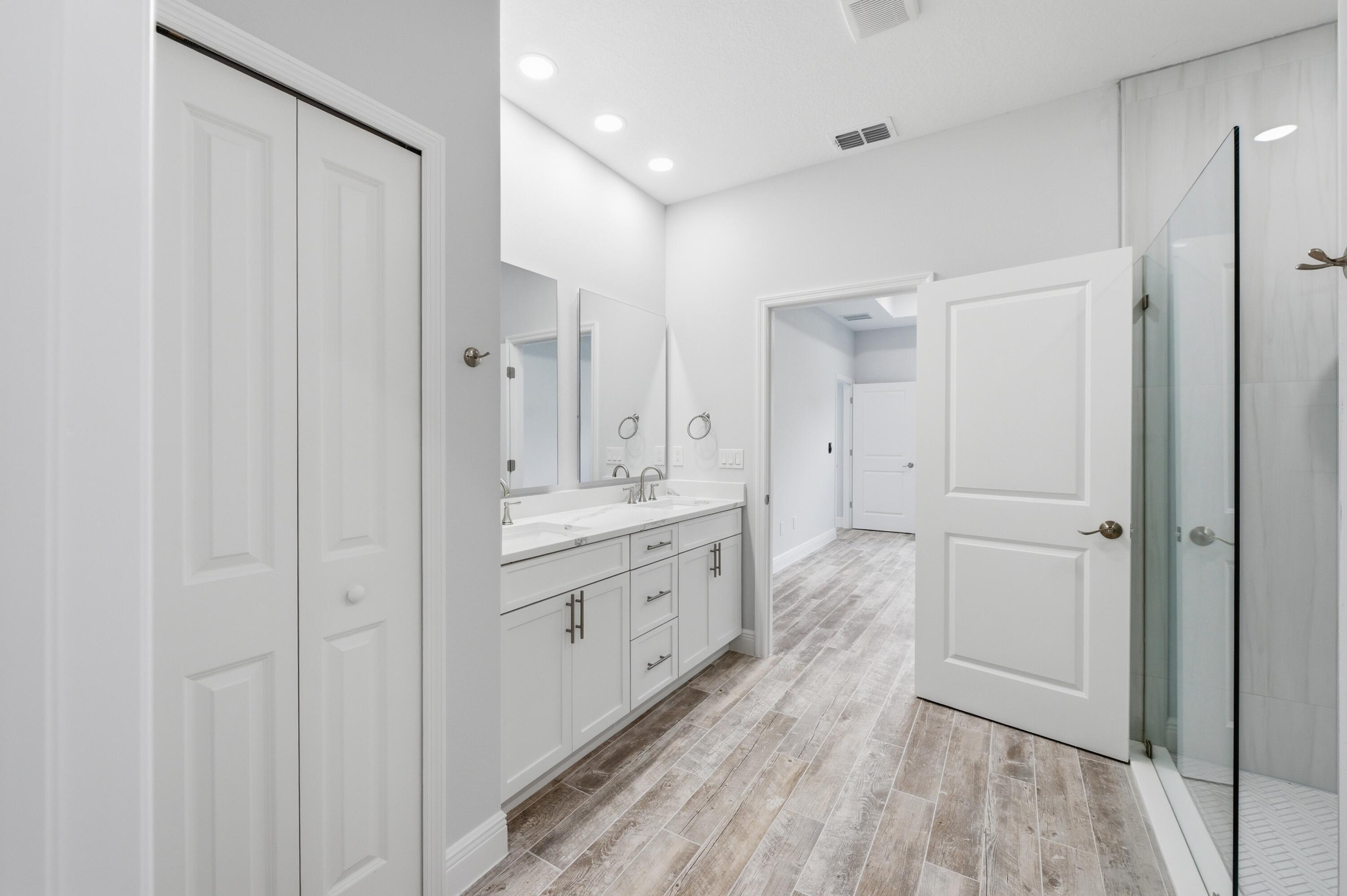 VERO LAKE ESTATES UNIT 5G - Residential