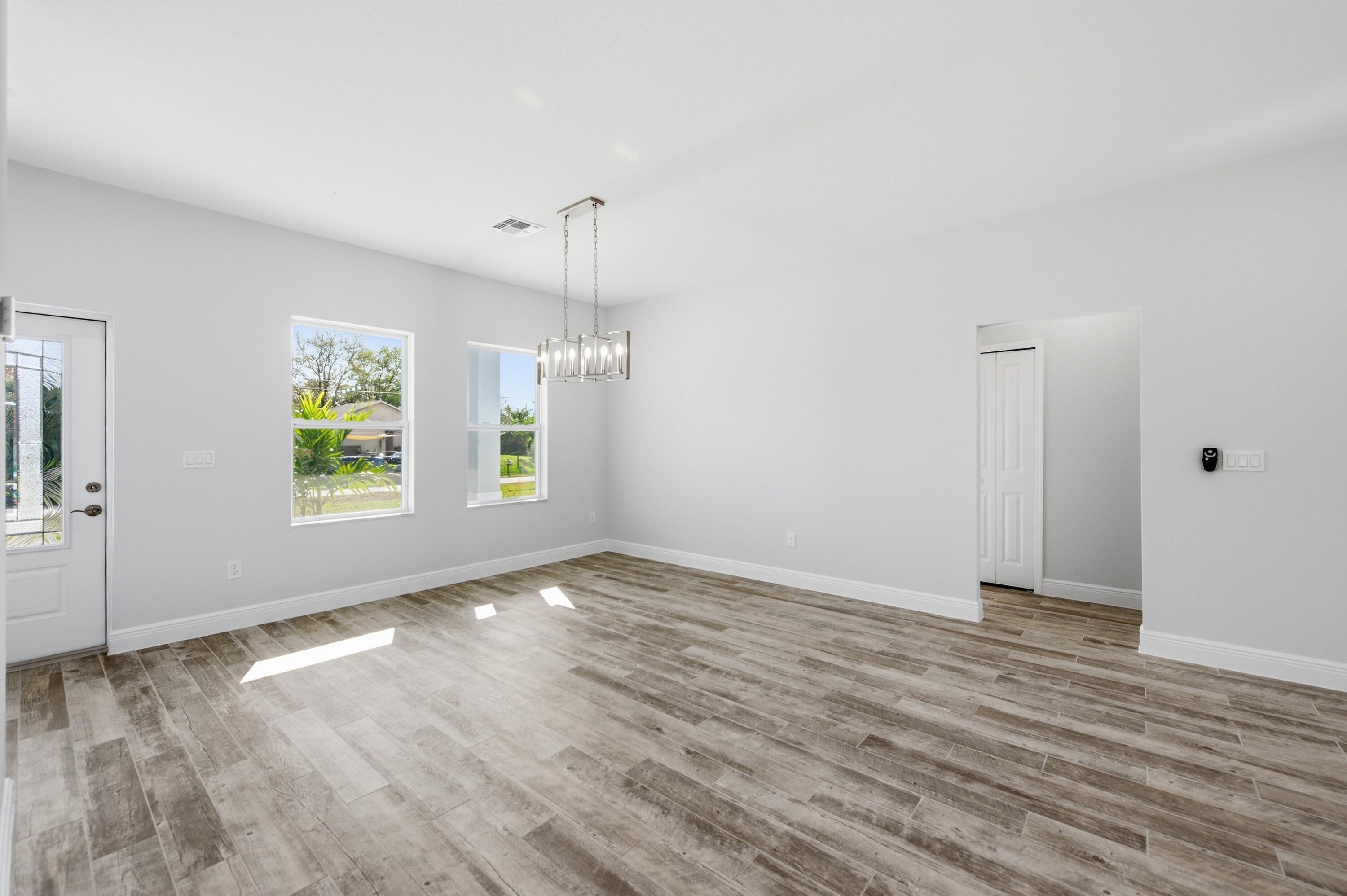 VERO LAKE ESTATES UNIT 5G - Residential