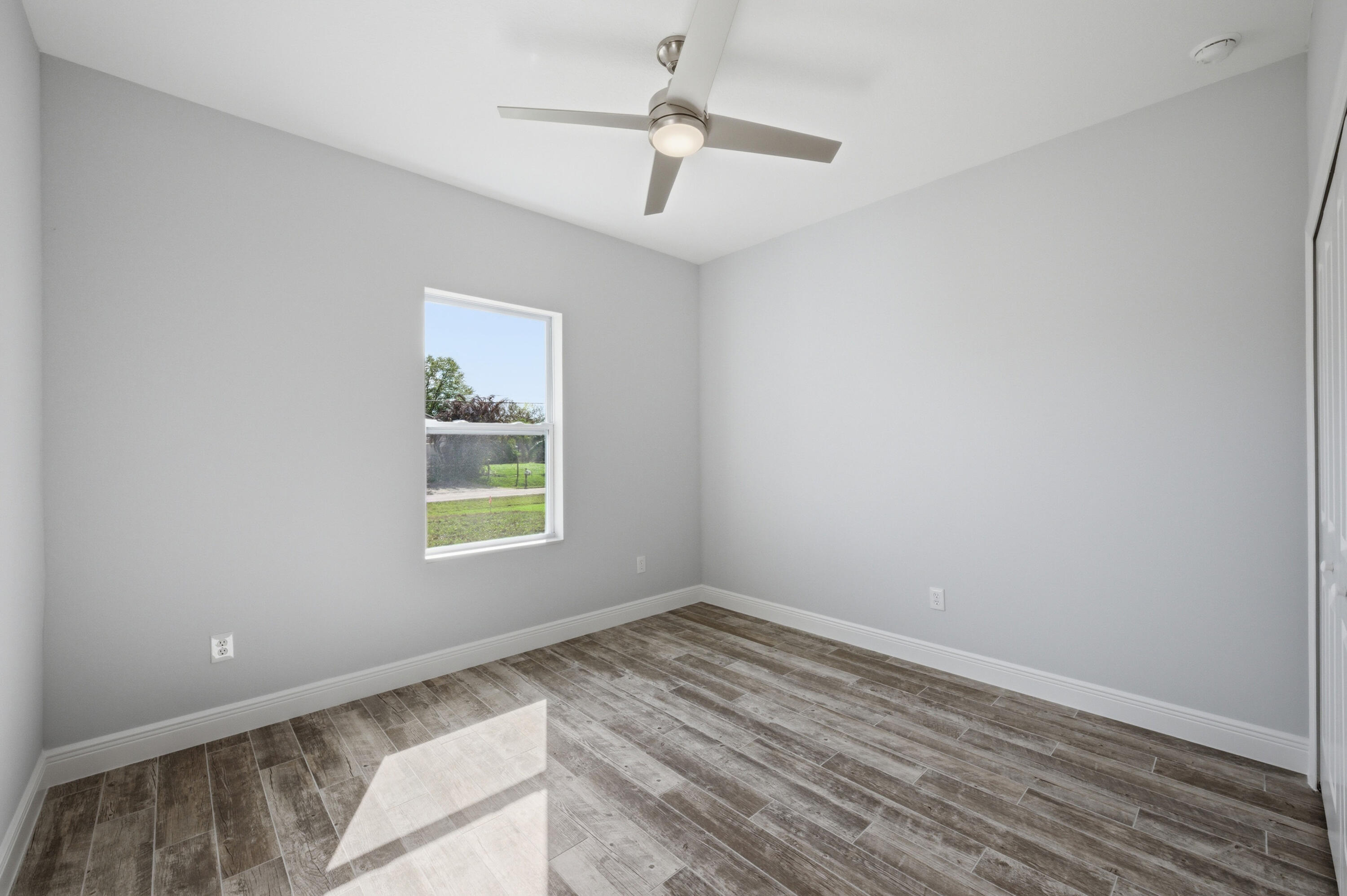 VERO LAKE ESTATES UNIT 5G - Residential