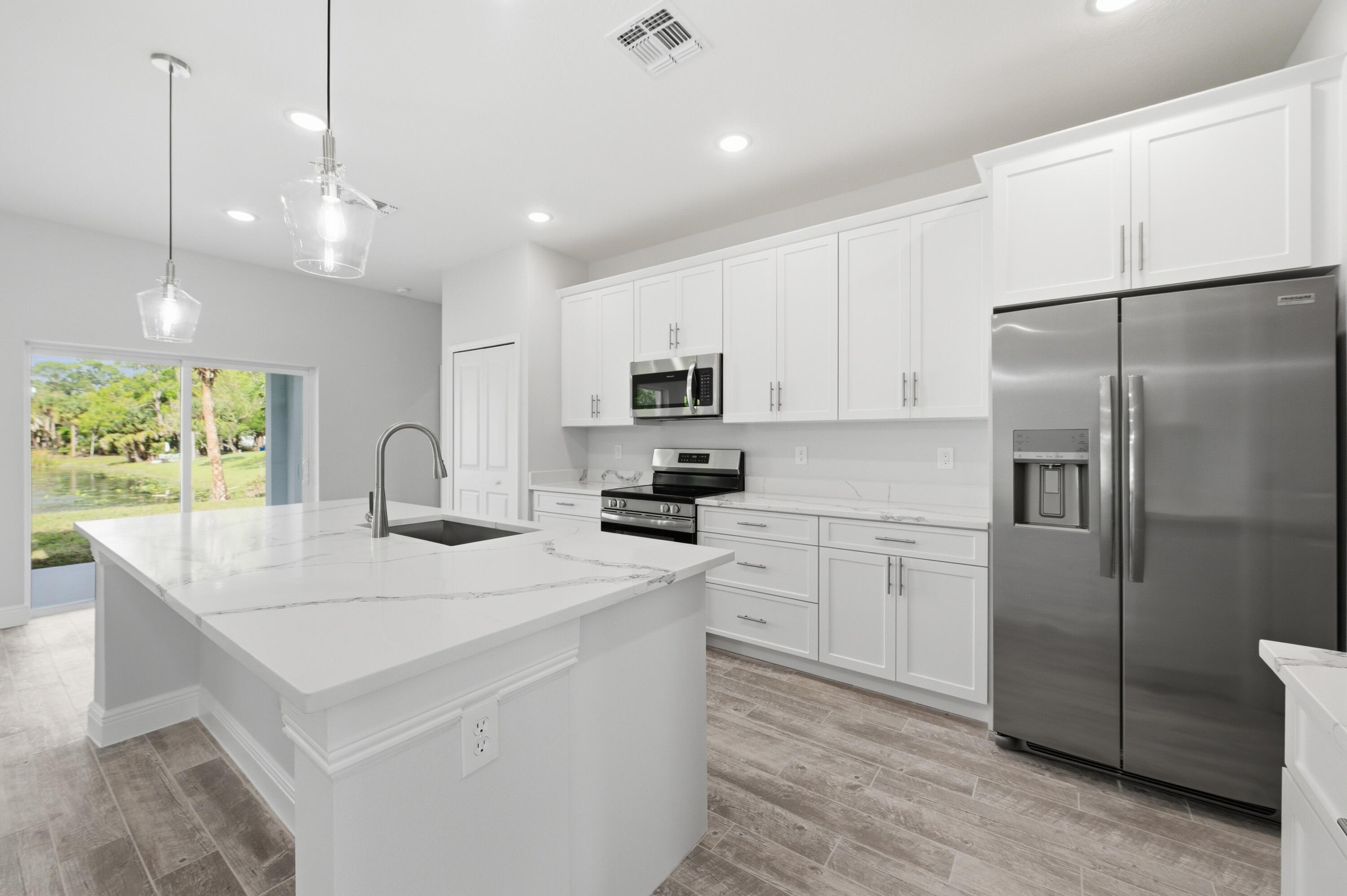 VERO LAKE ESTATES UNIT 5G - Residential