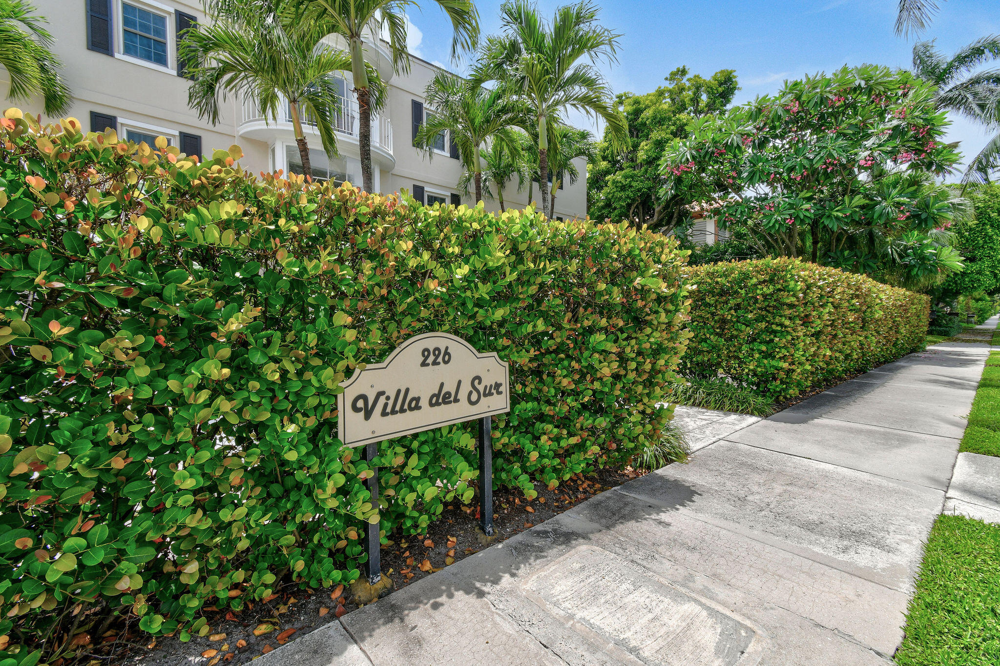 Exceptional rental opportunity at Villa Del Sur Condominium! This amazing 2-bedroom, 2-bathroom apartment offers the ideal seasonal getaway. Conveniently located just two blocks from the beach and within walking distance to the upscale shops and renowned restaurants on South County Road, Worth Avenue and the Brazilian Court. This residence places you in the heart of Palm Beach living. Whether you're looking for a tranquil retreat or a vibrant social scene, Villa Del Sur delivers the perfect blend of both. Don't miss out on living in this prime location!
