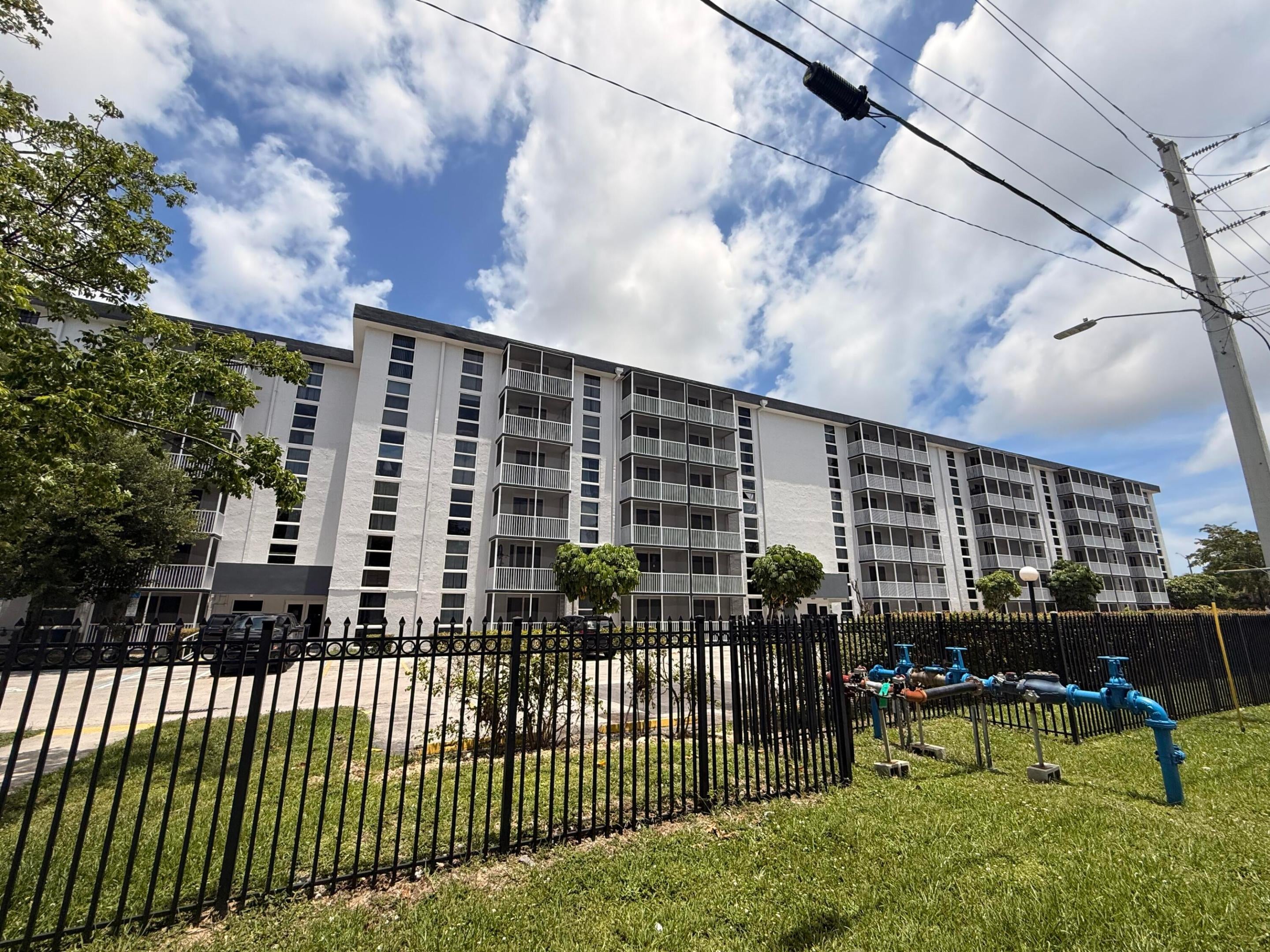 16950 W Dixie Highway