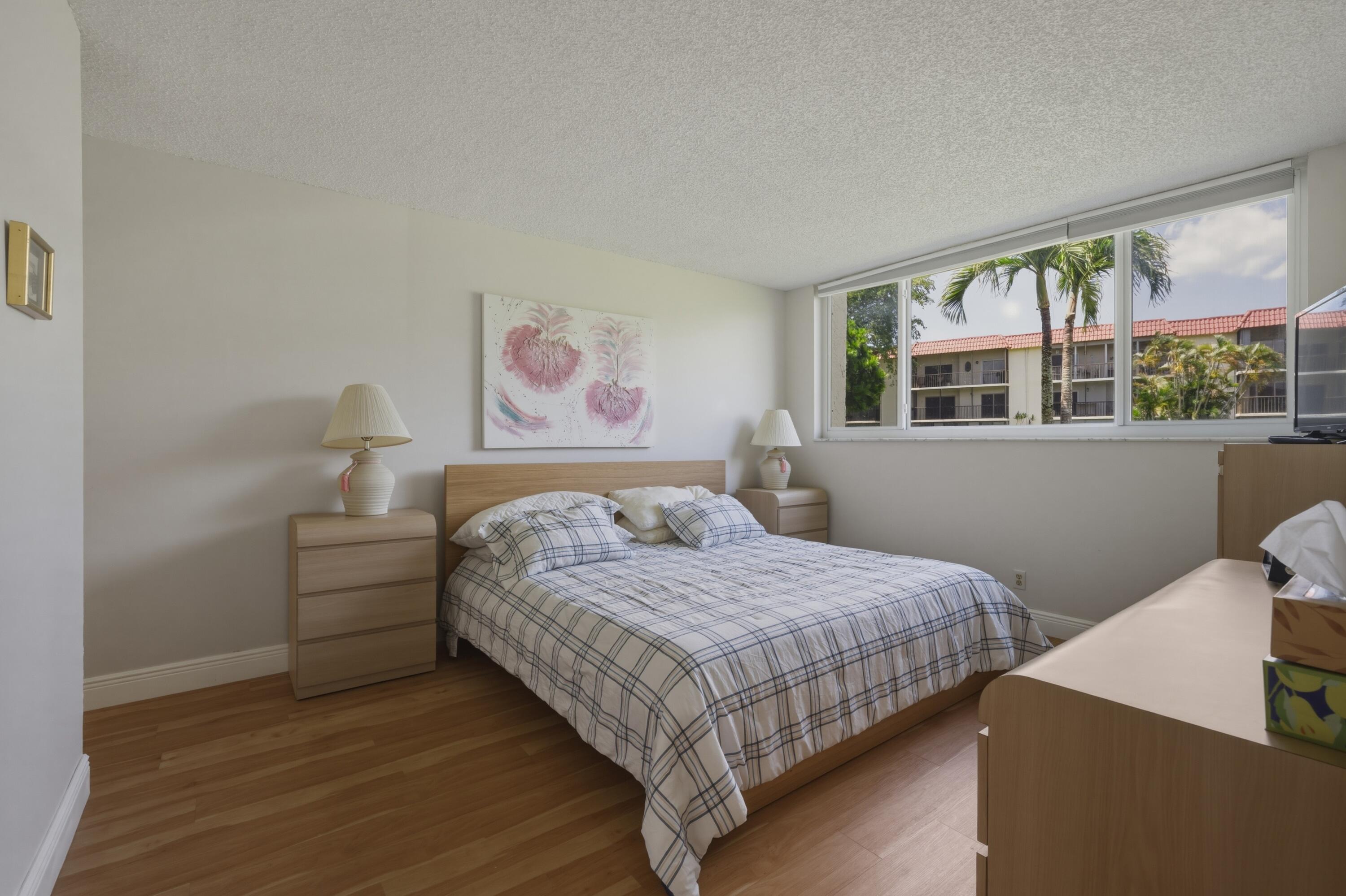371 S Hollybrook Drive 106
