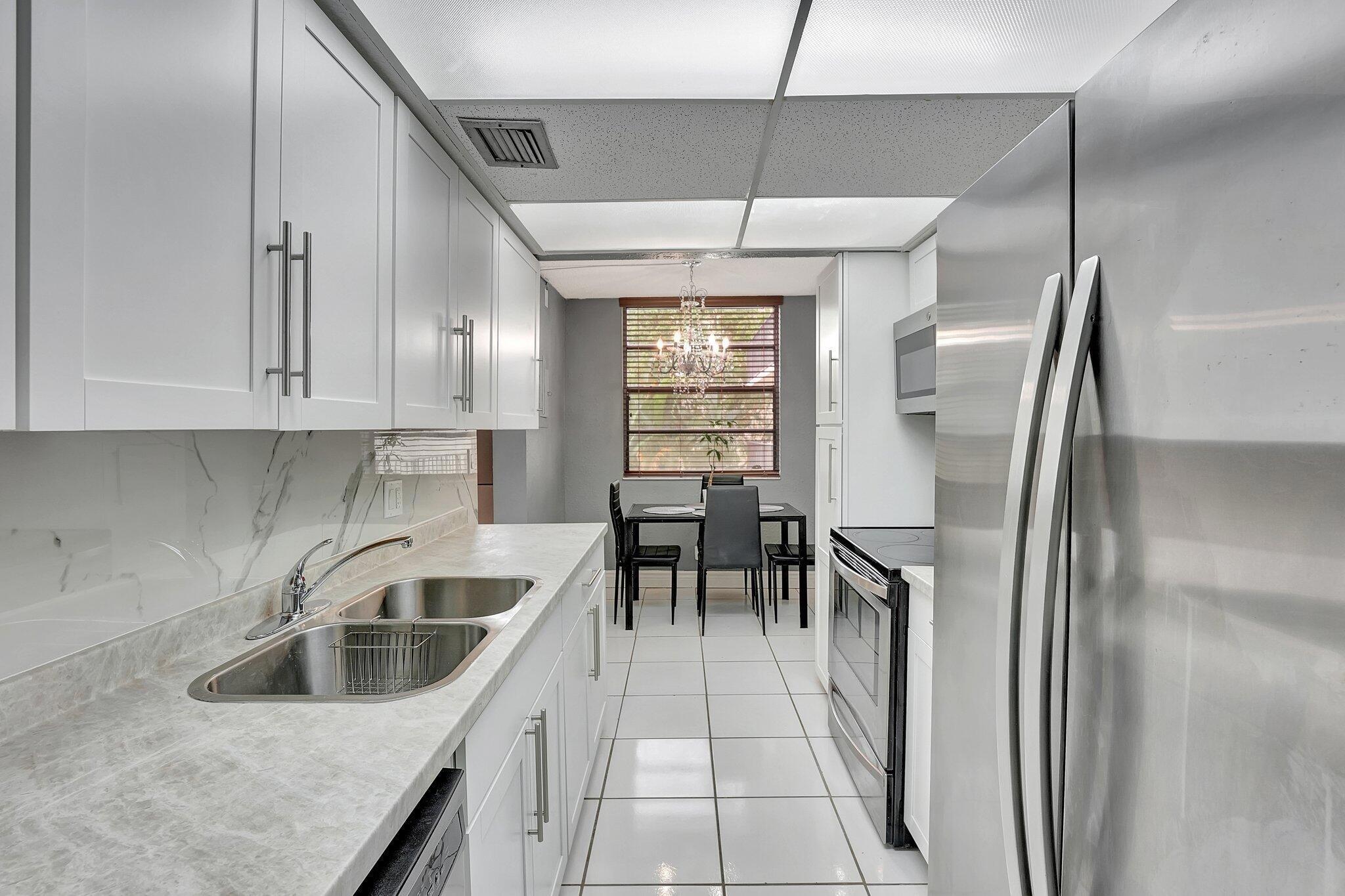 GATE THREE CONDO - Residential