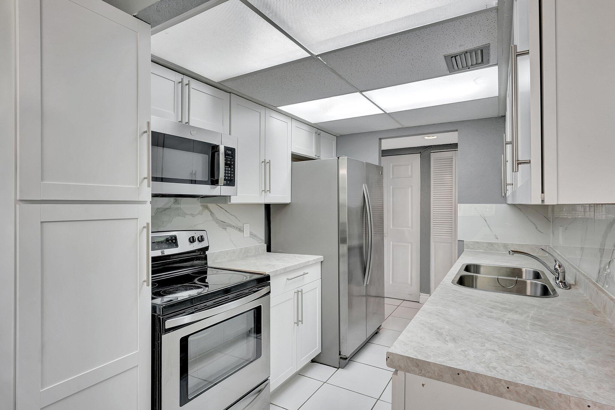 GATE THREE CONDO - Residential