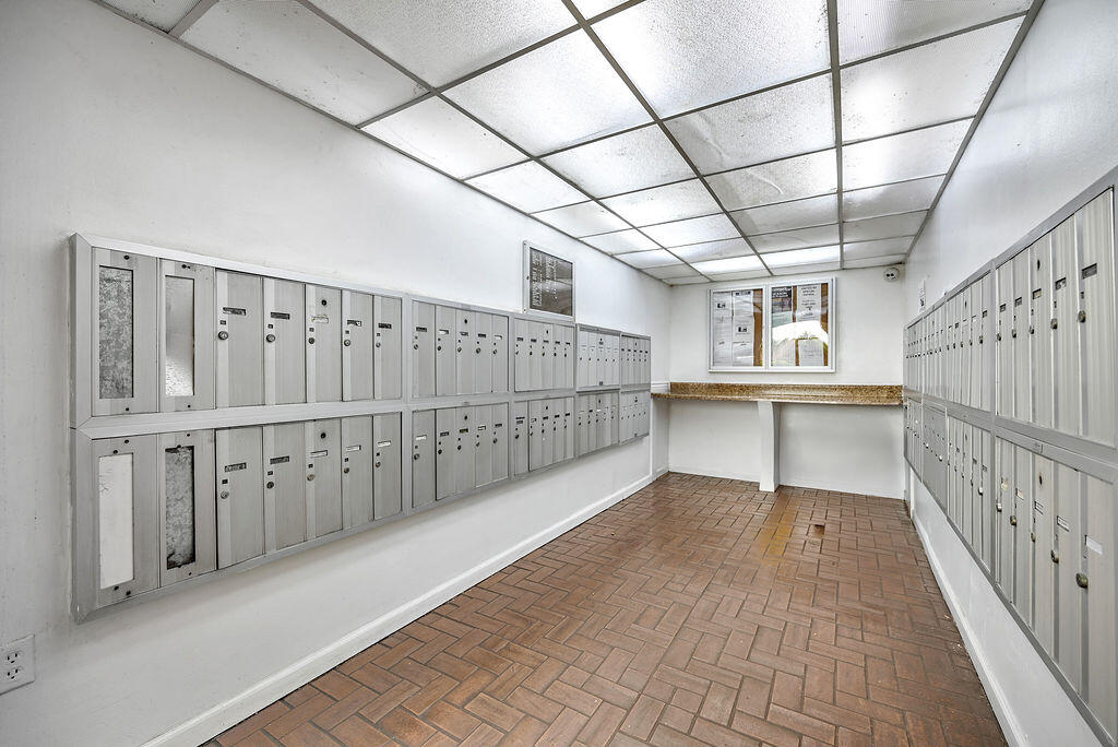 GATE THREE CONDO - Residential