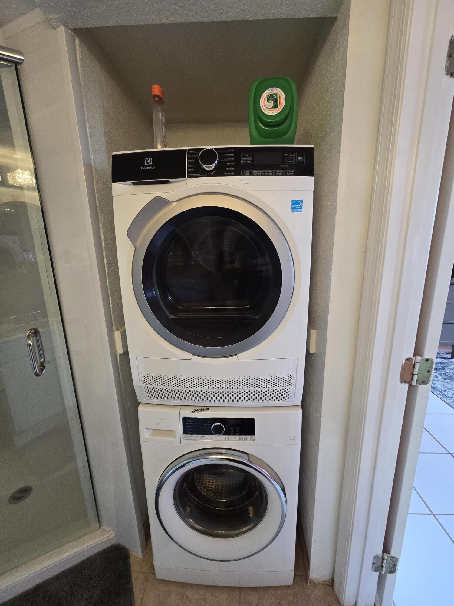 GATE THREE CONDO - Residential