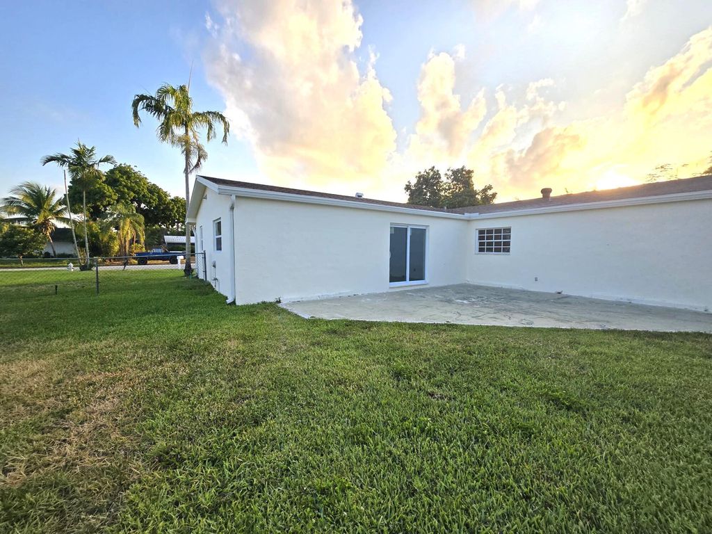 Photo of 1720 SW 13th Street, Boca Raton, FL 33486 (MLS # R10988264)