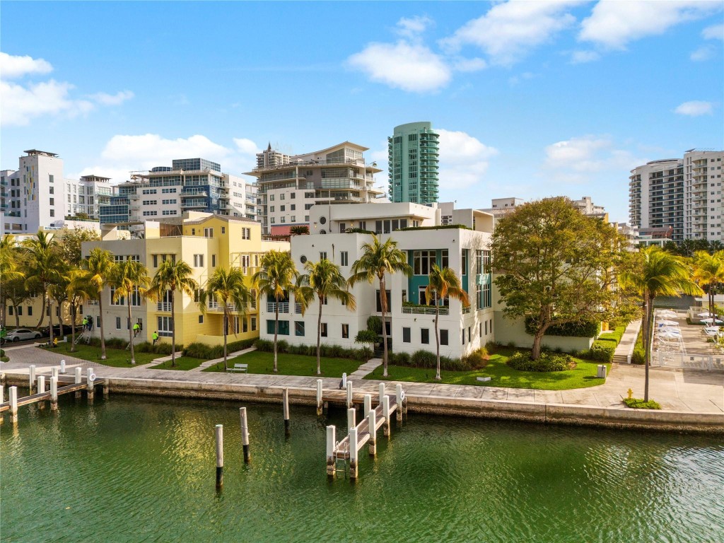 AQUA AT ALLISON ISLAND - Residential