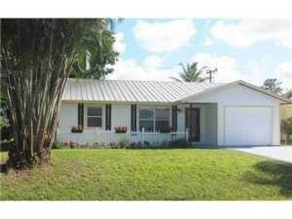 Photo of 1828 SE Harrison Street, Stuart, FL 34997 (MLS # R10769319)