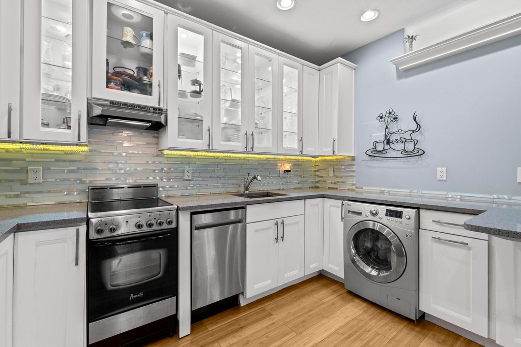 Photo of 143 NE 4th Avenue #102, Delray Beach, FL 33483 (MLS # R11002027)