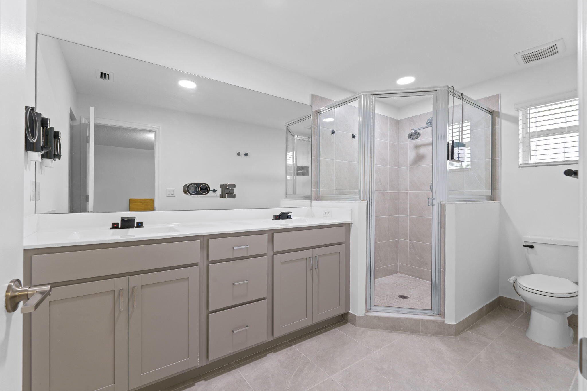 LAKESHORE AT THE FOUNTAINS REPLAT - Residential