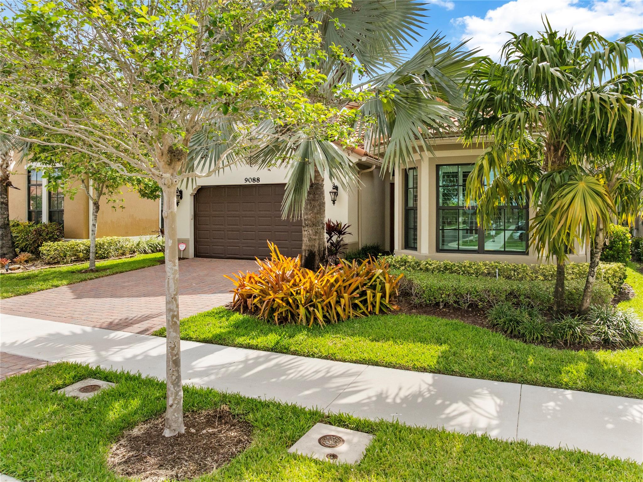 9088 E Leon Cir