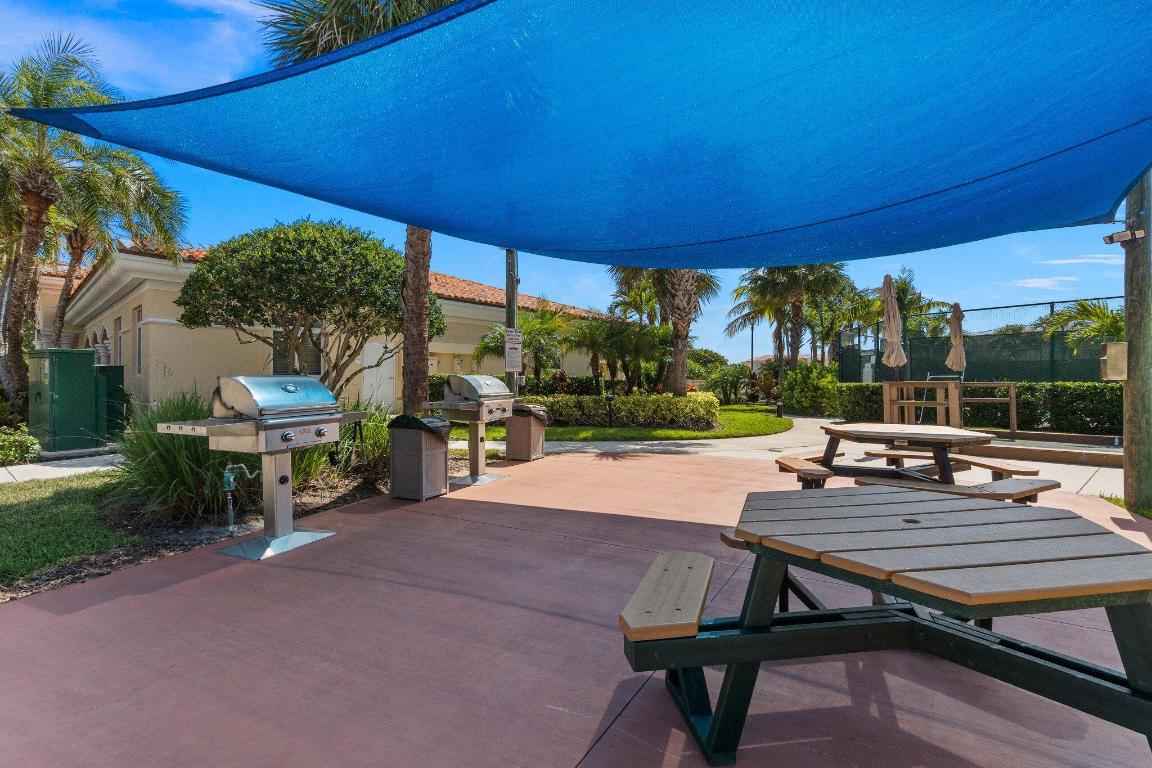 HARBOUR ISLE AT HUTCHINSON ISLAND EAST, A CONDOMIN - Residential