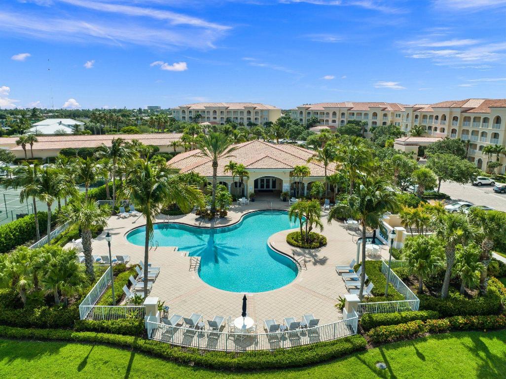 HARBOUR ISLE AT HUTCHINSON ISLAND EAST, A CONDOMIN - Residential