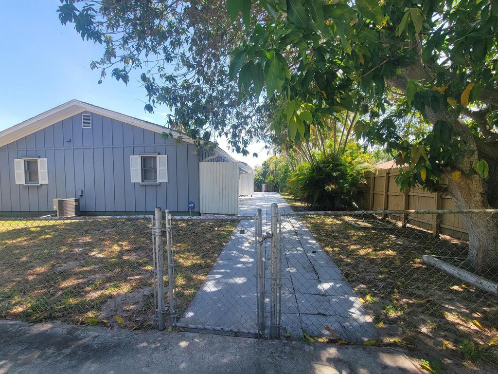 Photo of 9285 Green Meadows Way, Palm Beach Gardens, FL 33418 (MLS # R11095668)