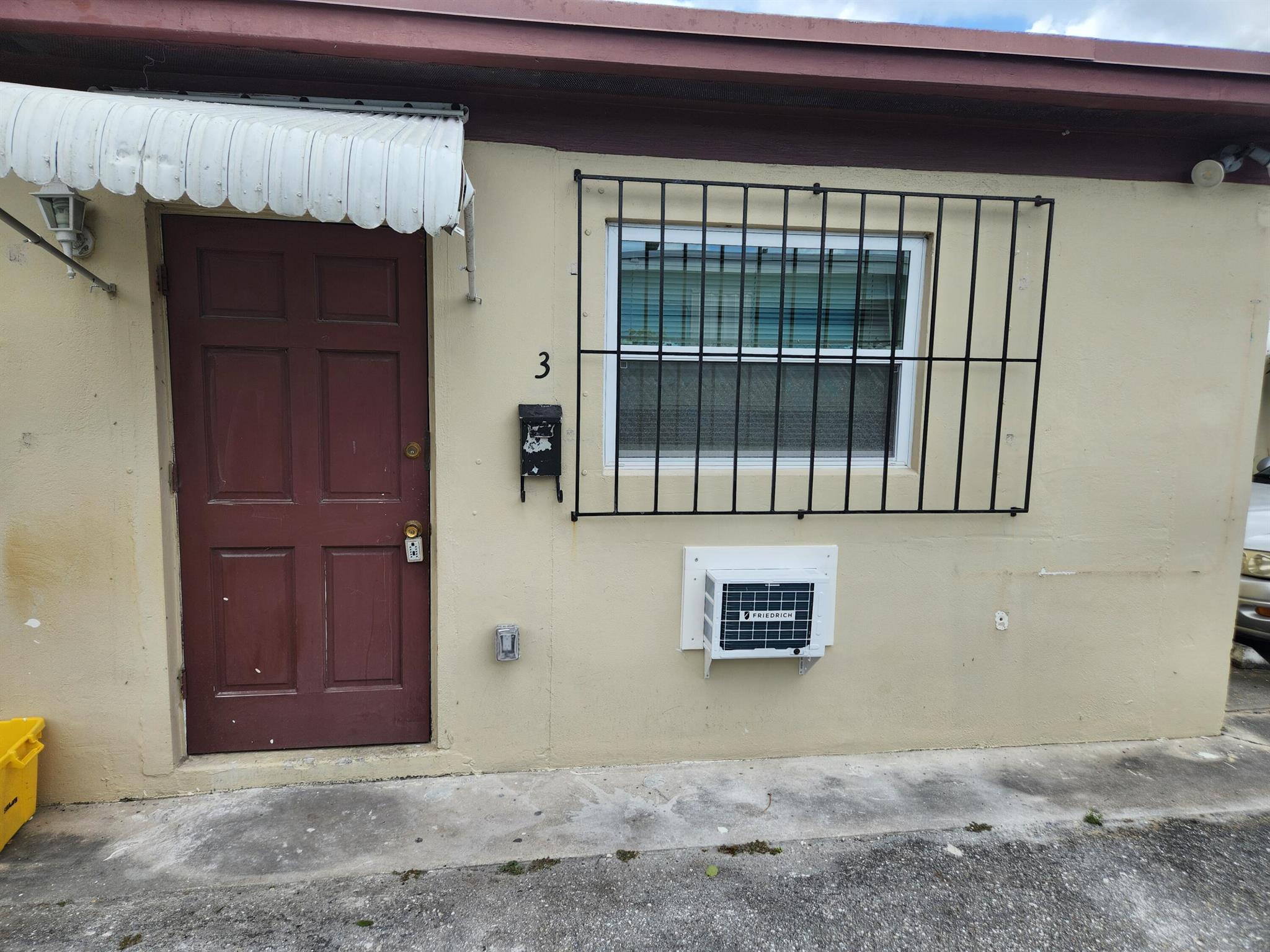 Do not miss this rare opportunity to rent this amazing, newly renovated 1 bedroom 1 bathroom apartment with new floors and appliances in the desirable and quiet neighborhood of Riviera Beach. Home features new appliances, and newly installed laminate floors, Apartment is conveniently located close to stores, supermarkets, restaurants, churches and recreational centers. Call to see this apartment TODAY, before it's gone.
