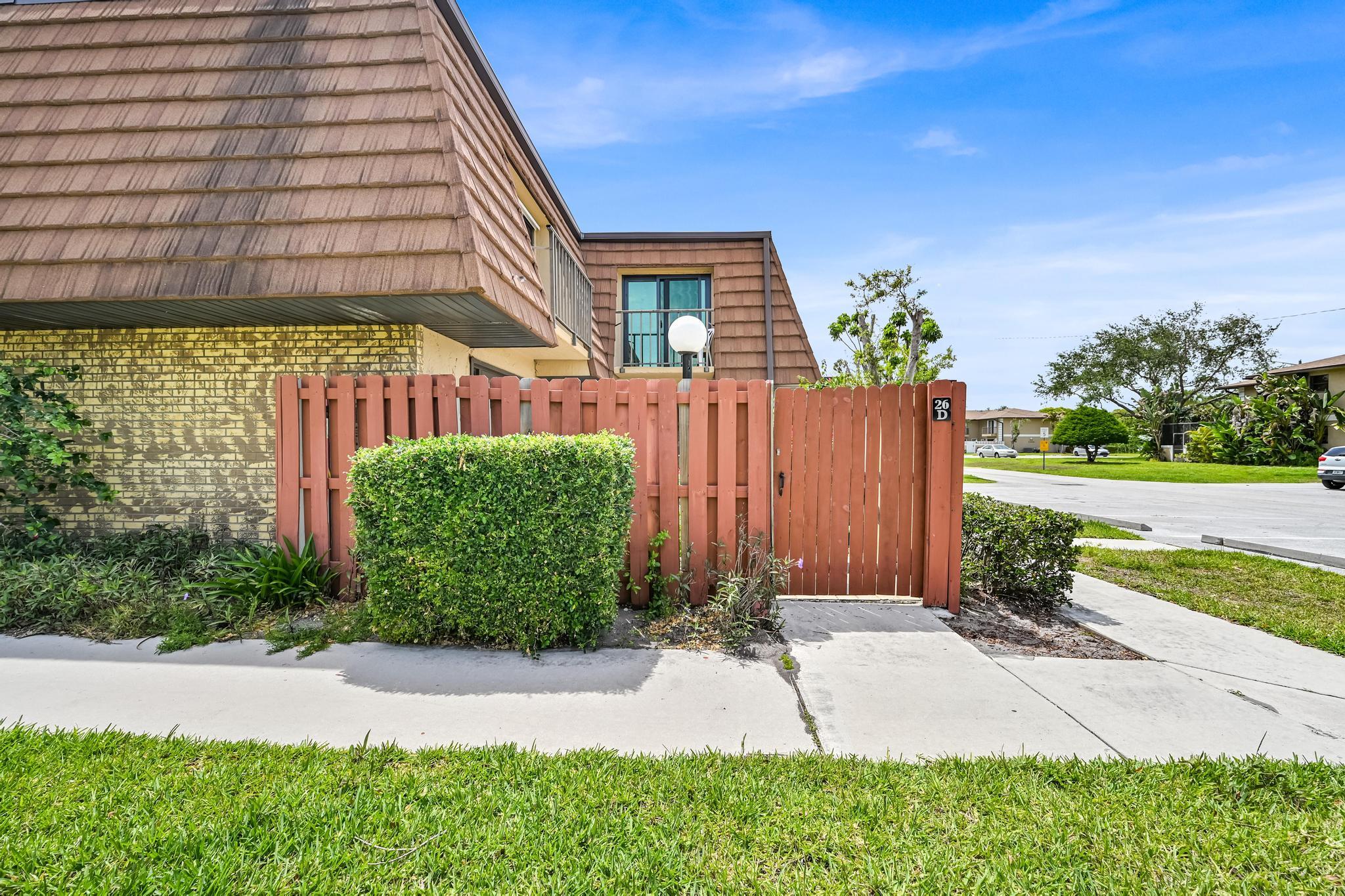 1458 N Lawnwood Circle 26d