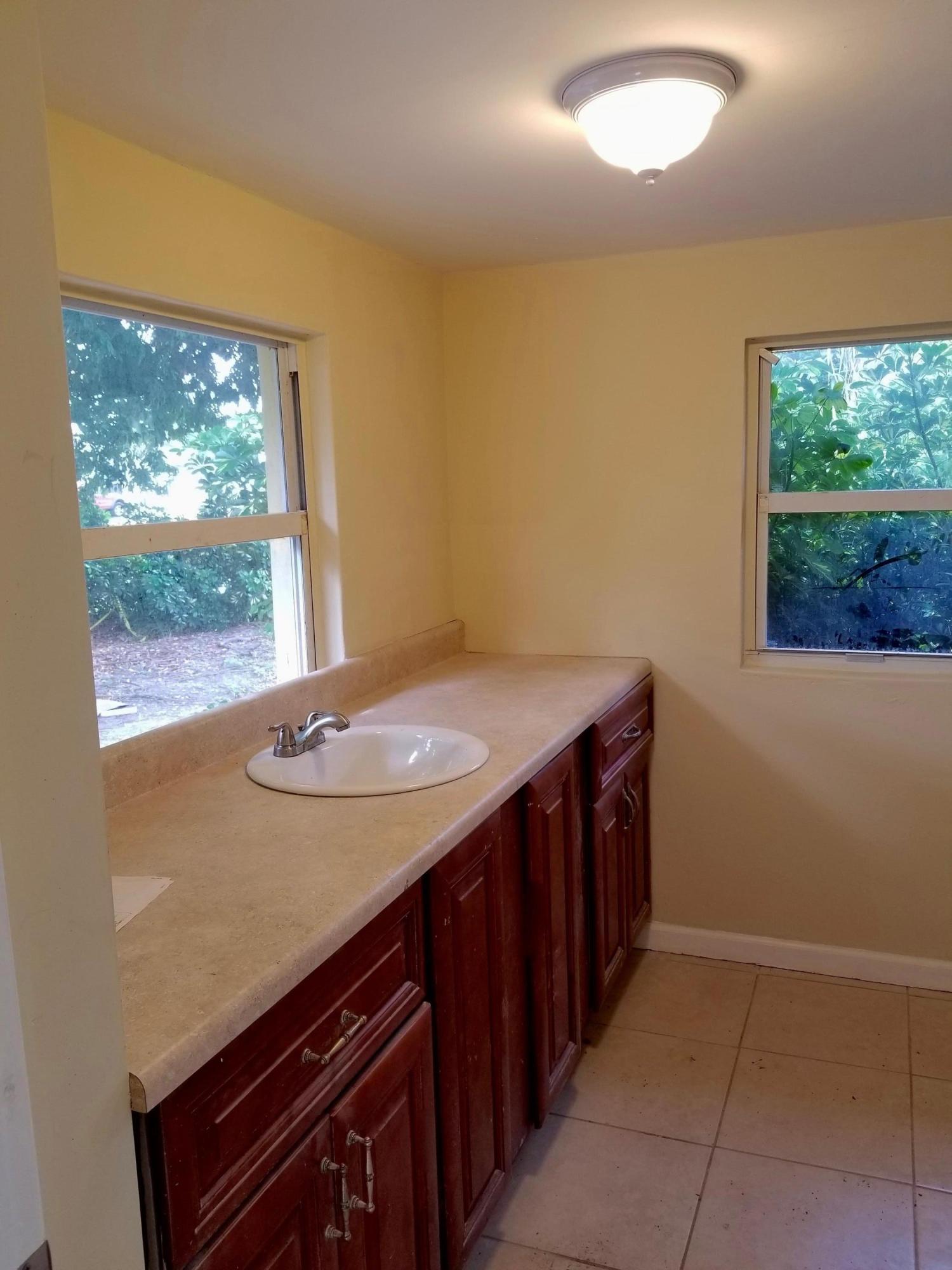 SUNNY ACRES SUBURBAN HOMESITES 2 - Residential Lease