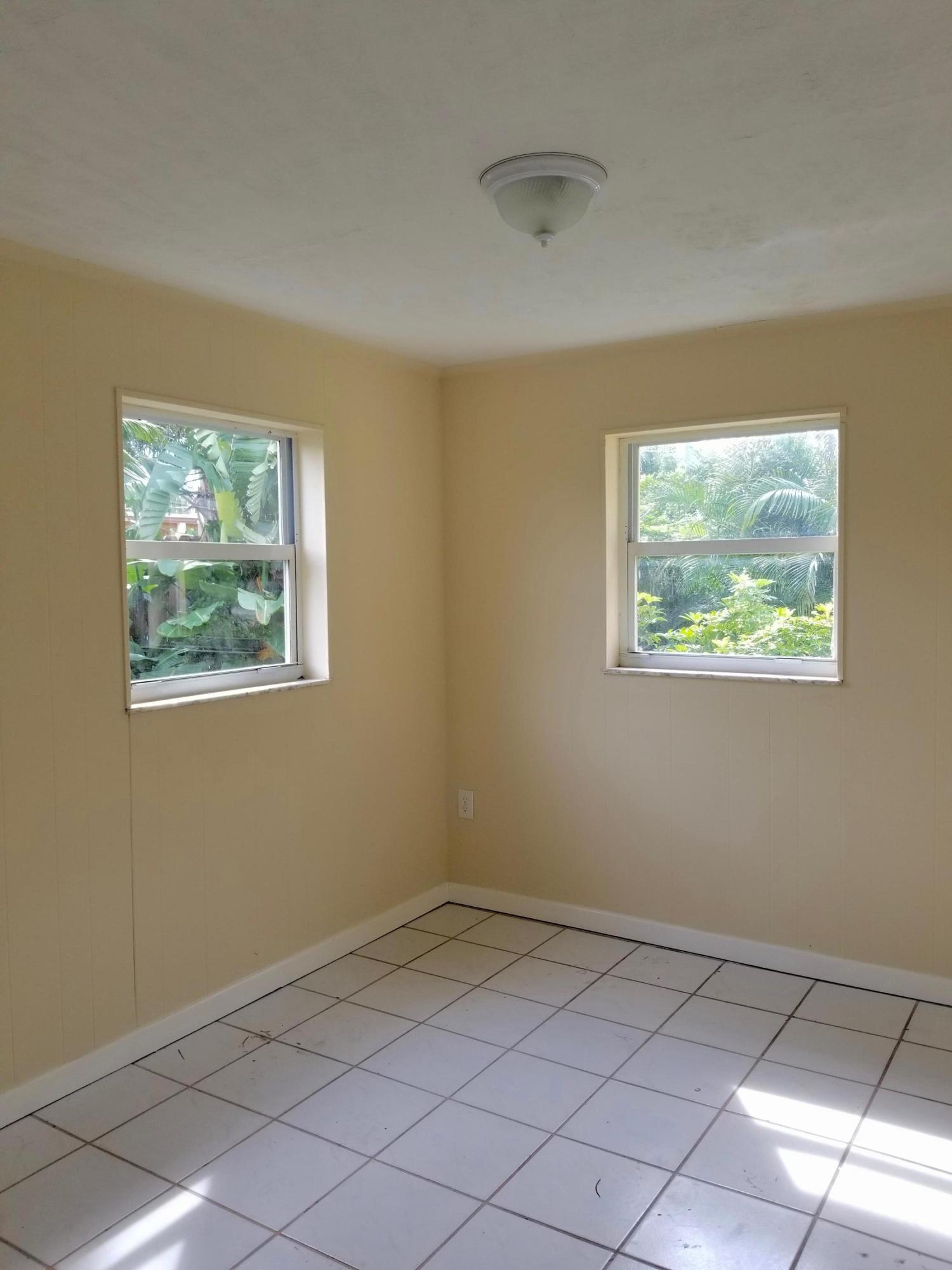 SUNNY ACRES SUBURBAN HOMESITES 2 - Residential Lease