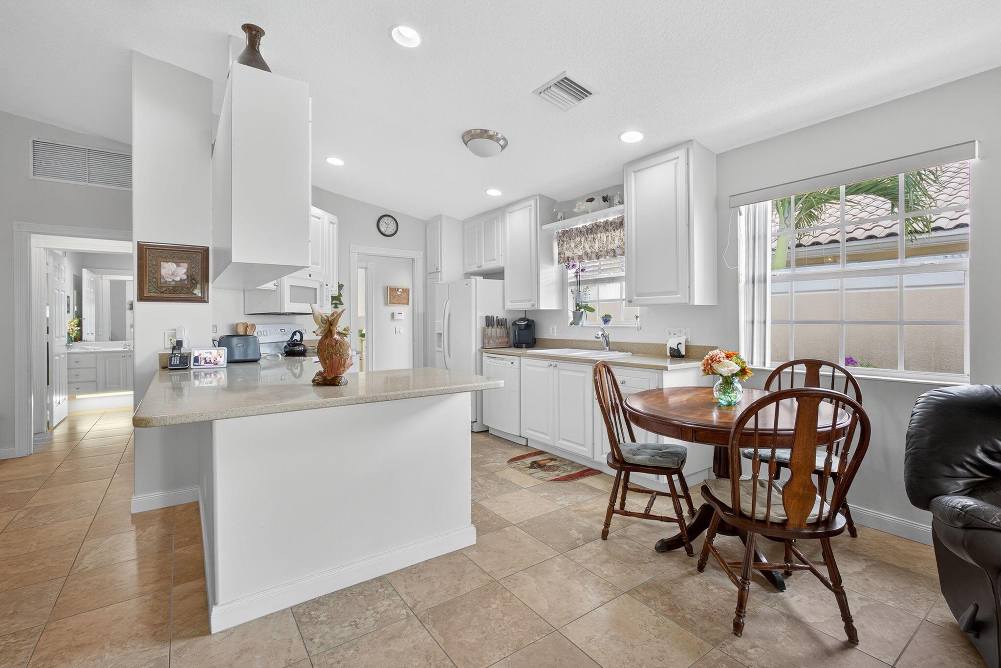 Wellington, Florida 33414, United States, 2 Bedrooms Bedrooms, ,2 BathroomsBathrooms,Residential,Pending,207891