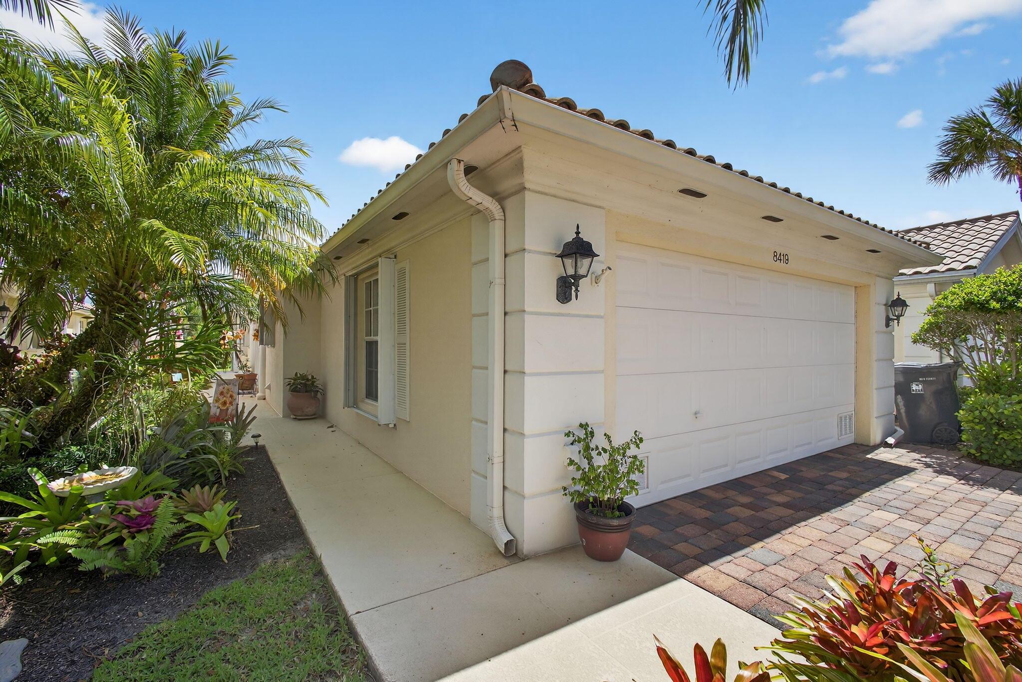 Wellington, Florida 33414, United States, 2 Bedrooms Bedrooms, ,2 BathroomsBathrooms,Residential,Pending,207891