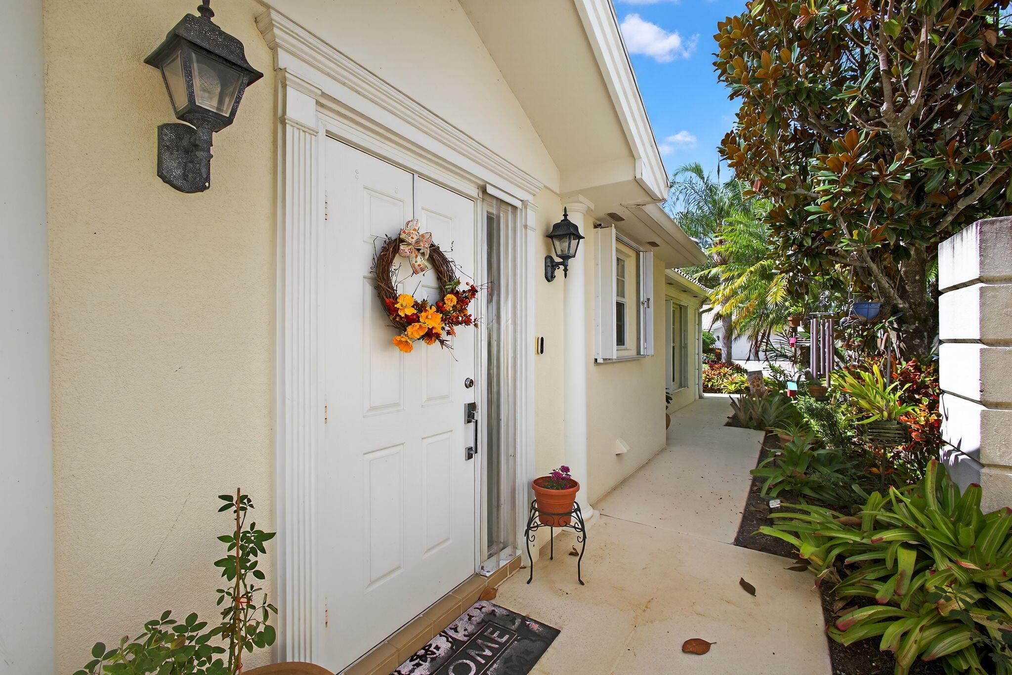 Wellington, Florida 33414, United States, 2 Bedrooms Bedrooms, ,2 BathroomsBathrooms,Residential,Pending,207891