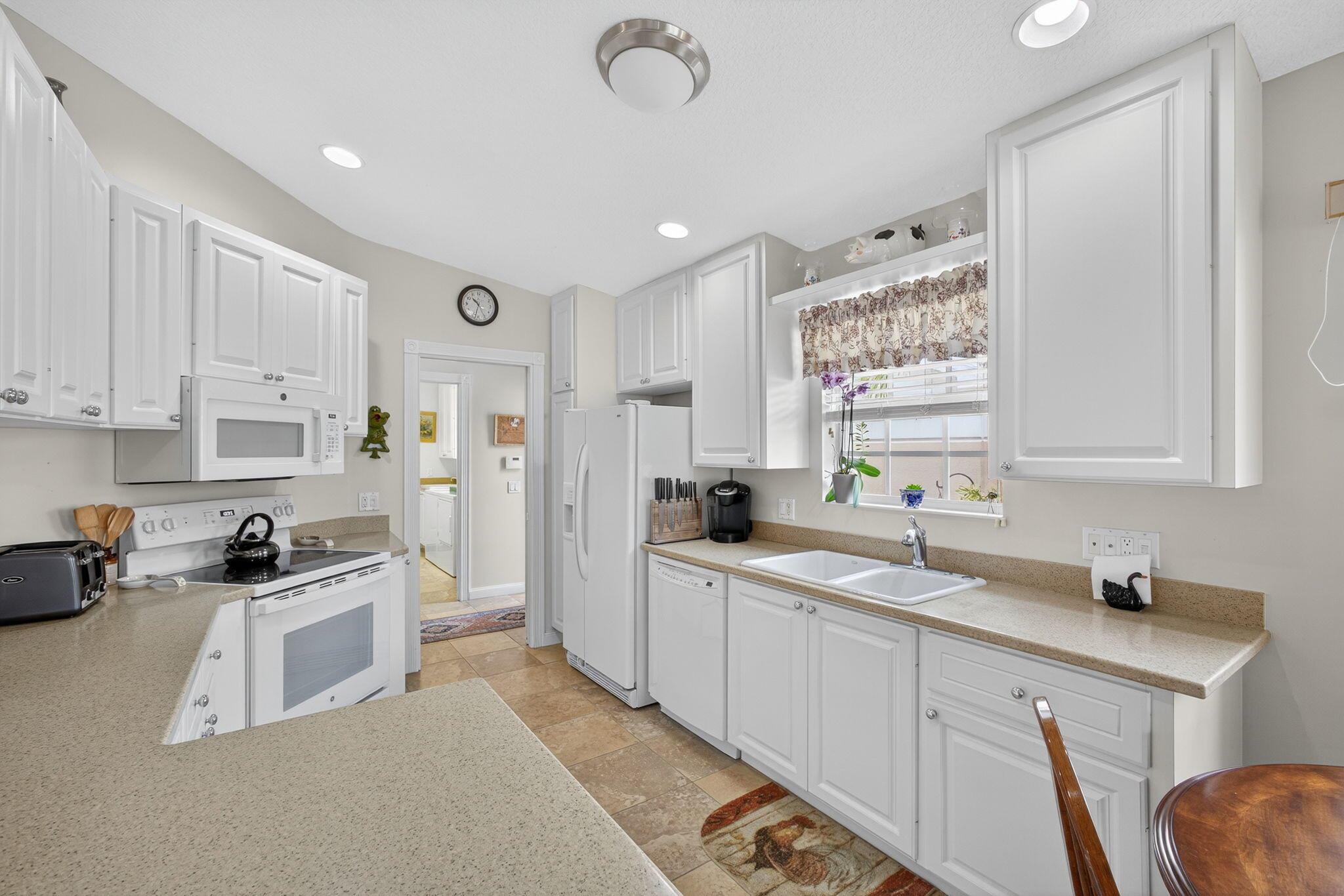 Wellington, Florida 33414, United States, 2 Bedrooms Bedrooms, ,2 BathroomsBathrooms,Residential,Pending,207891