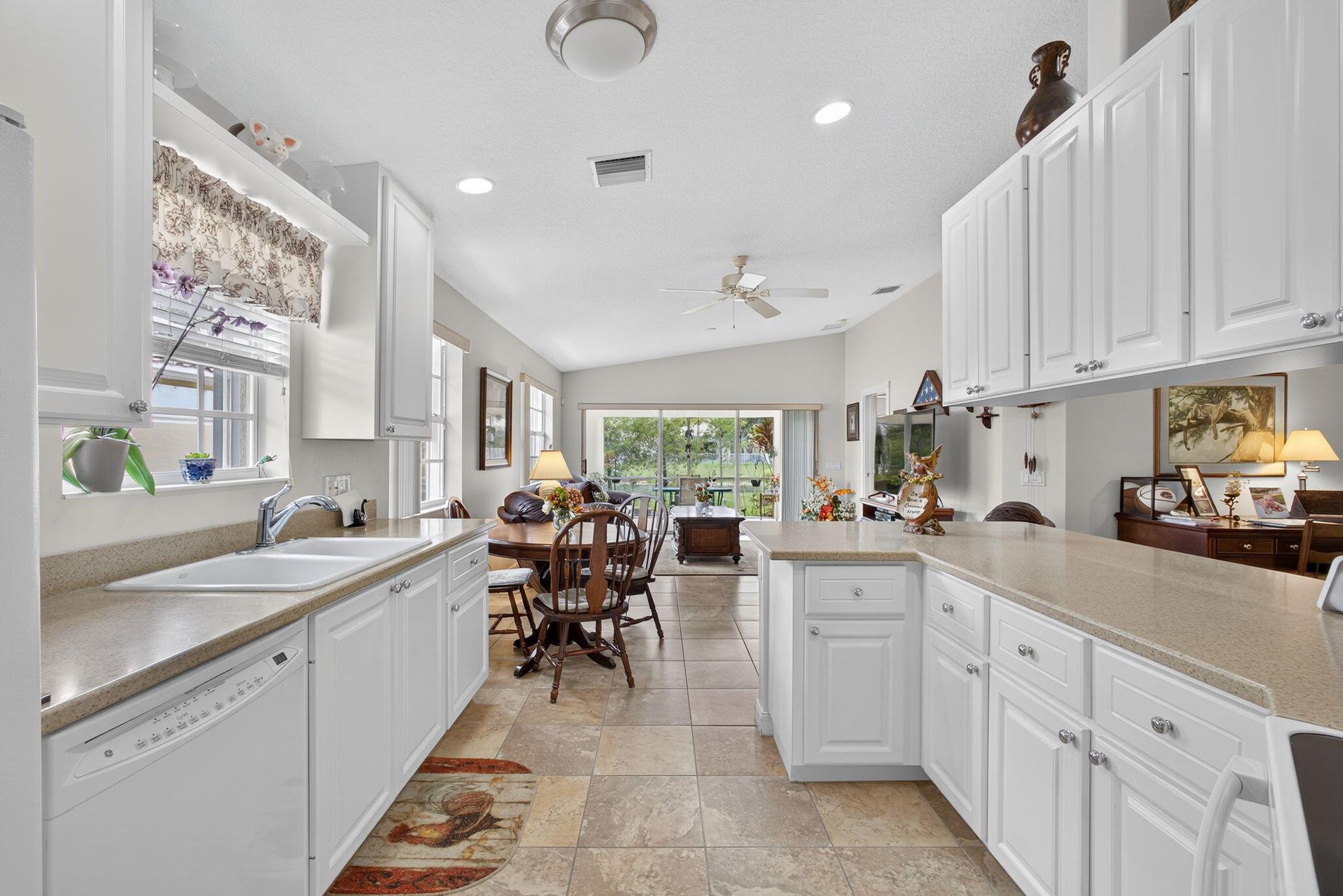 Wellington, Florida 33414, United States, 2 Bedrooms Bedrooms, ,2 BathroomsBathrooms,Residential,Pending,207891