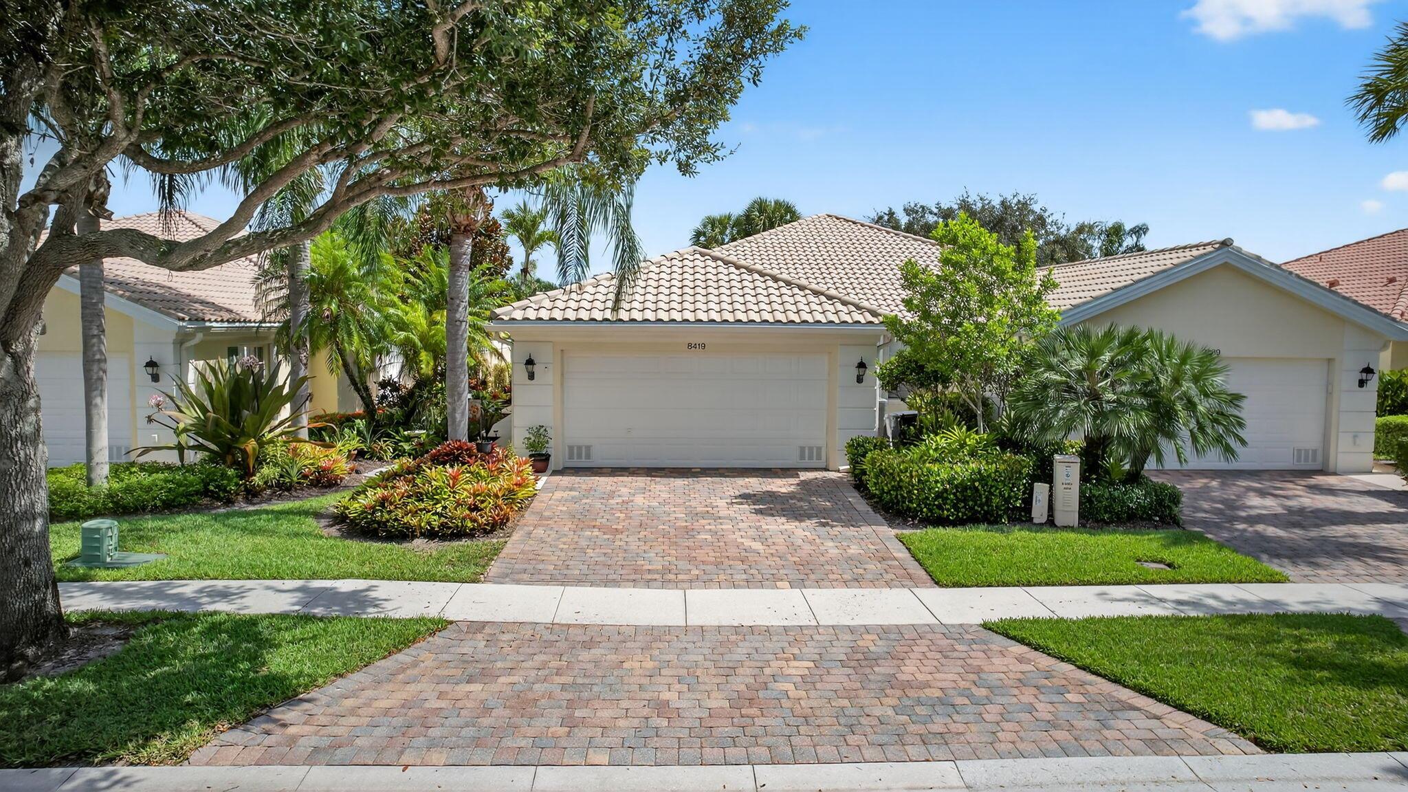 Wellington, Florida 33414, United States, 2 Bedrooms Bedrooms, ,2 BathroomsBathrooms,Residential,Pending,207891