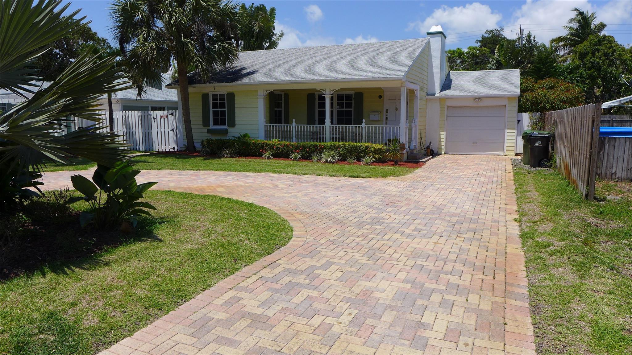 Charming 3 bedroom Victoria Park home on beautiful street in the center of the neighborhood. This Key West style home has wood flooring, spacious floorplan, kitchen island, circular driveway, updated appliances and bathrooms, master bedroom has large walk-in closet. Great Location! Close to downtown, Las Olas, Holiday Park amenities and the beach.