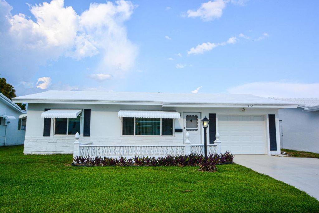 Photo of 114 SW 9th Street, Boynton Beach, FL 33426 (MLS # R10991140)