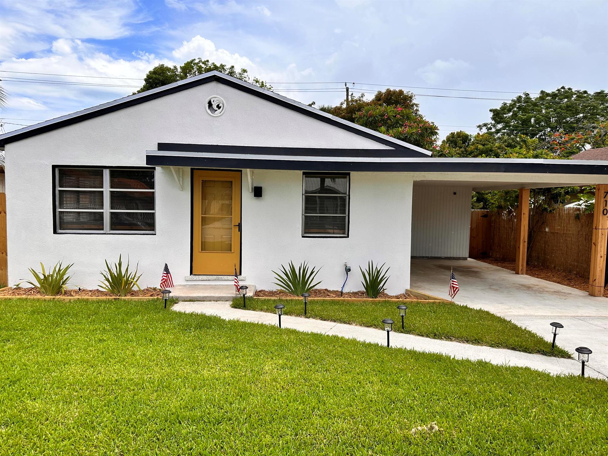Well maintained 3/1 in the heart of downtown and close to Downtown and the Square. Home boasts Security System and avocado and mango trees. Large fenced in backyard in quiet neighborhood.