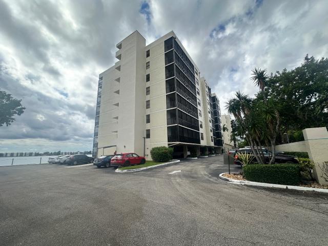View photos, virtual tours, details... 105 Lake Emerald Drive 810