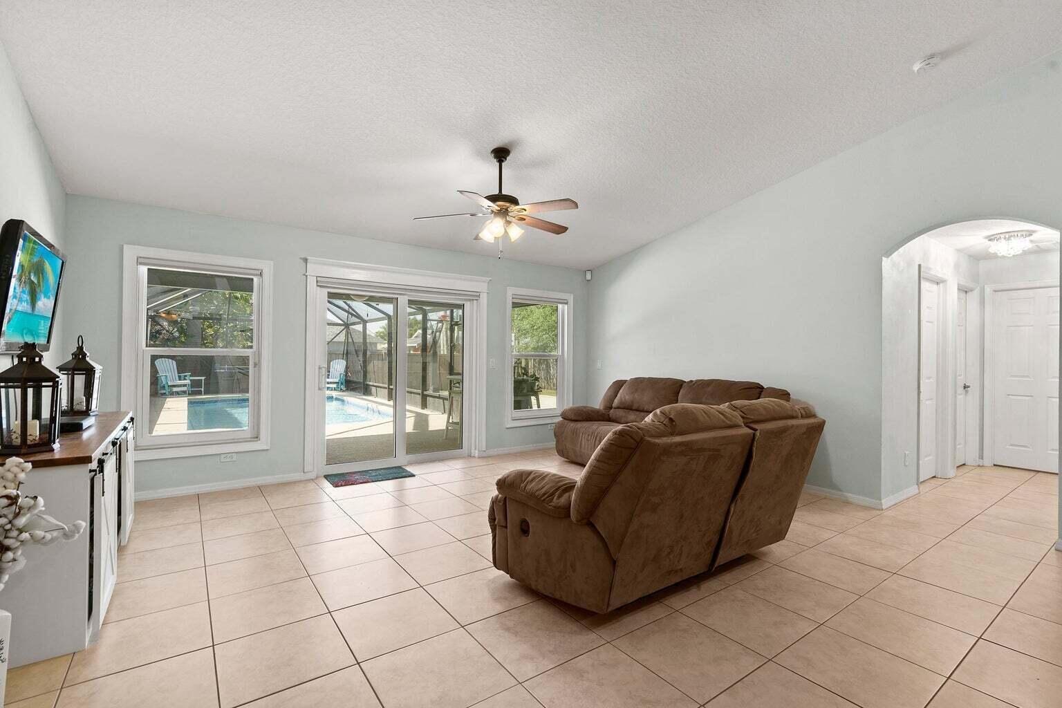 PORT ST LUCIE SECTION 4 - Residential Lease