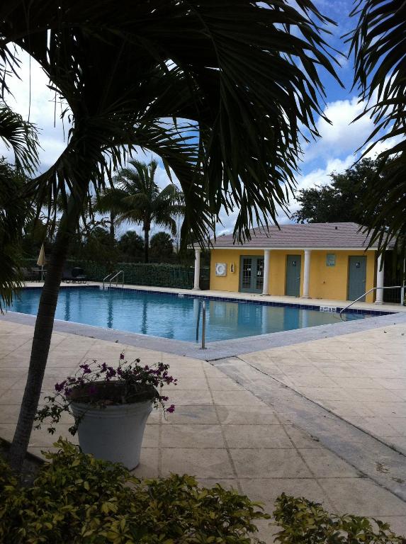 MEADOWS ON THE GREEN CONDO - Residential