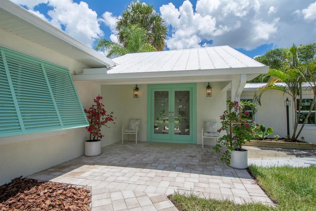 Photo of 1012 SE Hall Street, Stuart, FL 34996 (MLS # R10728904)