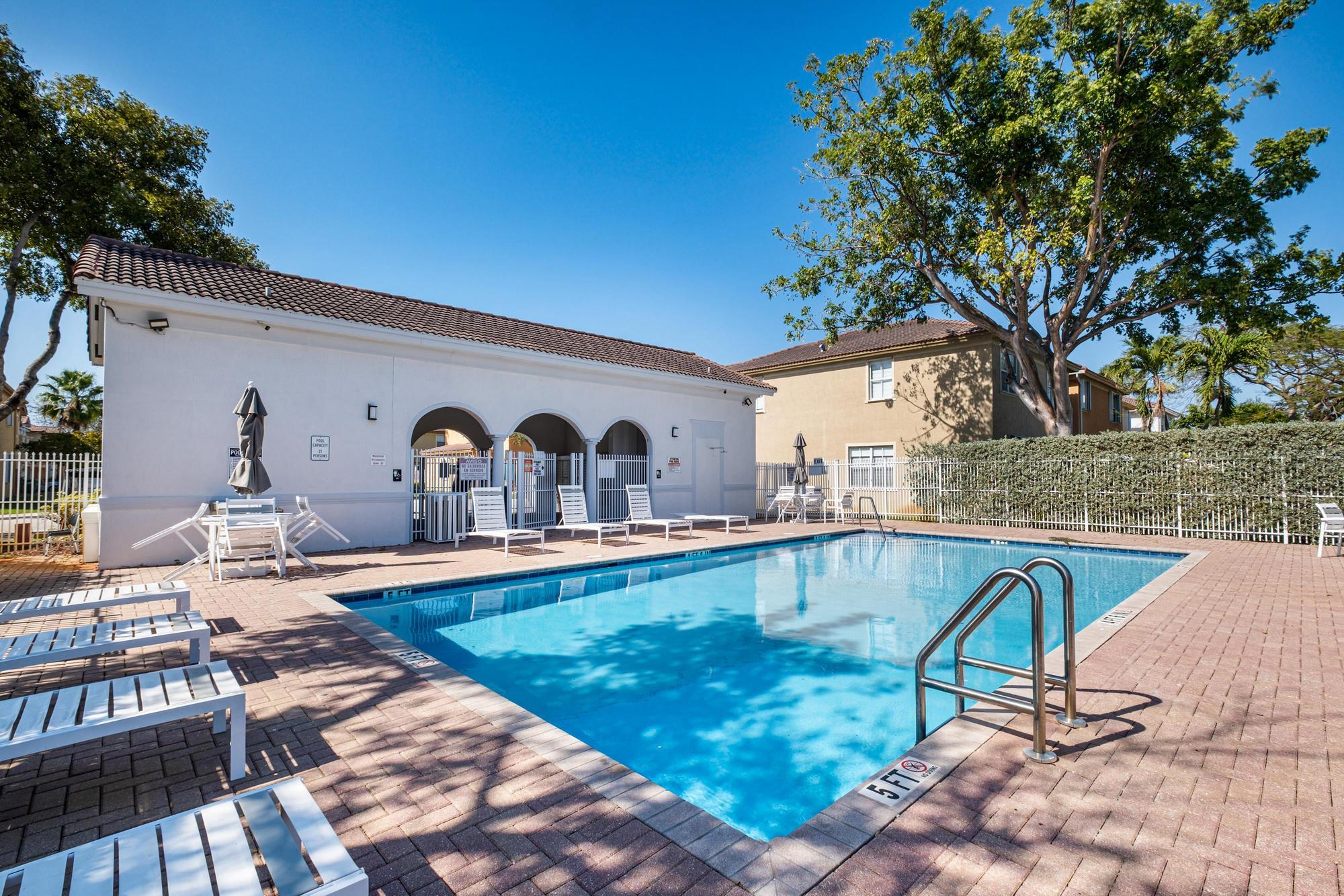 ISLANDS AT DORAL TOWNHOMES - Residential