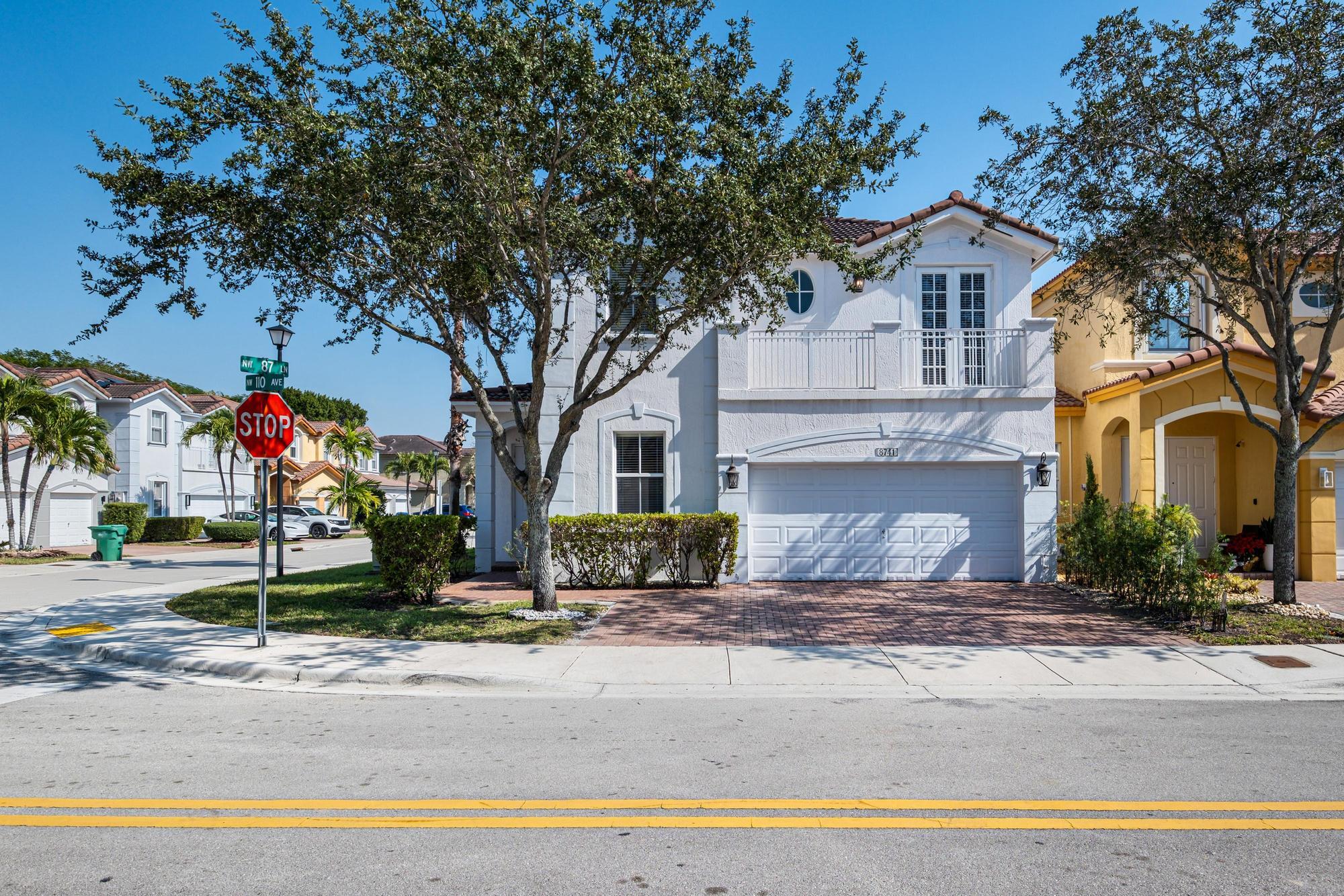 ISLANDS AT DORAL TOWNHOMES - Residential