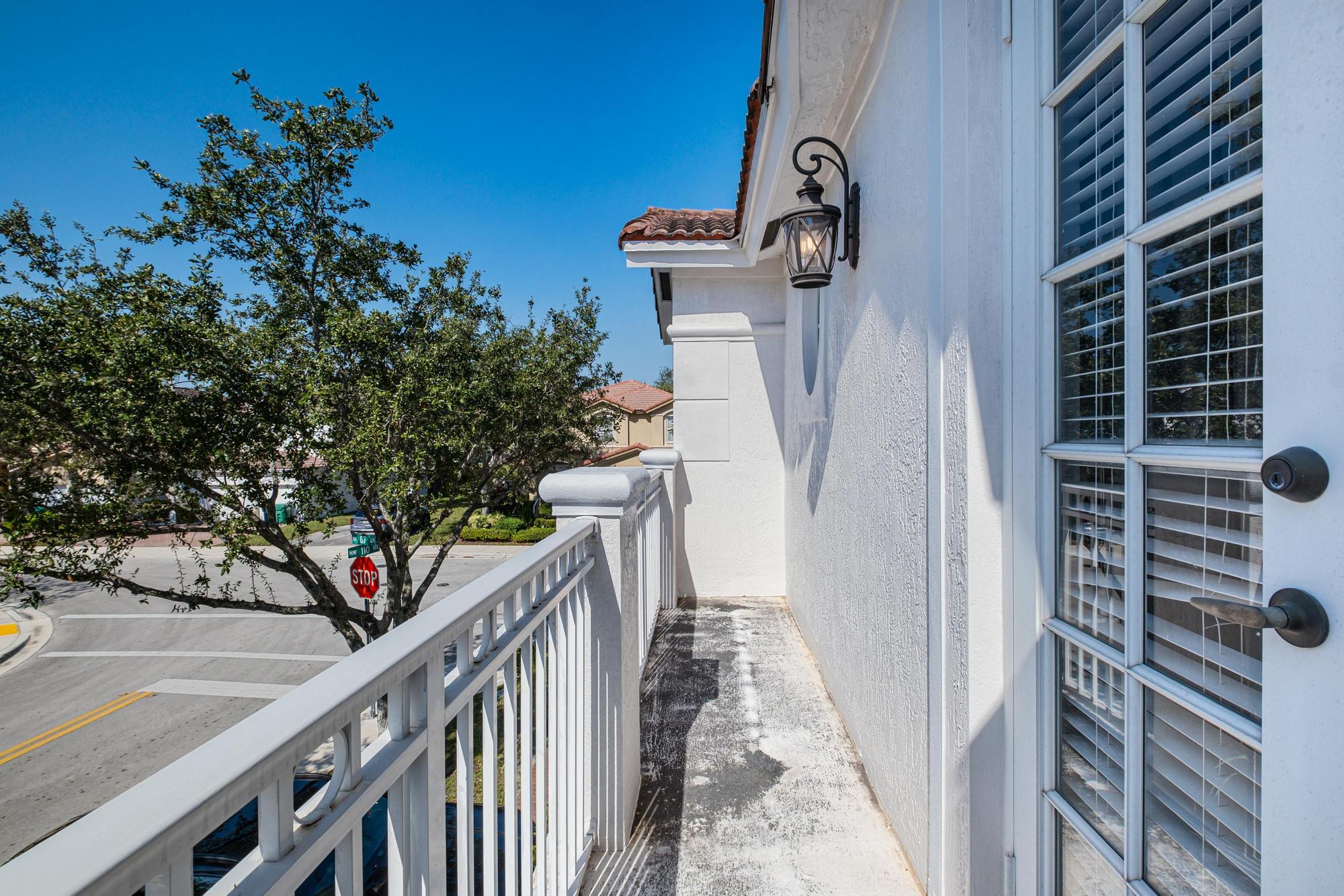 ISLANDS AT DORAL TOWNHOMES - Residential